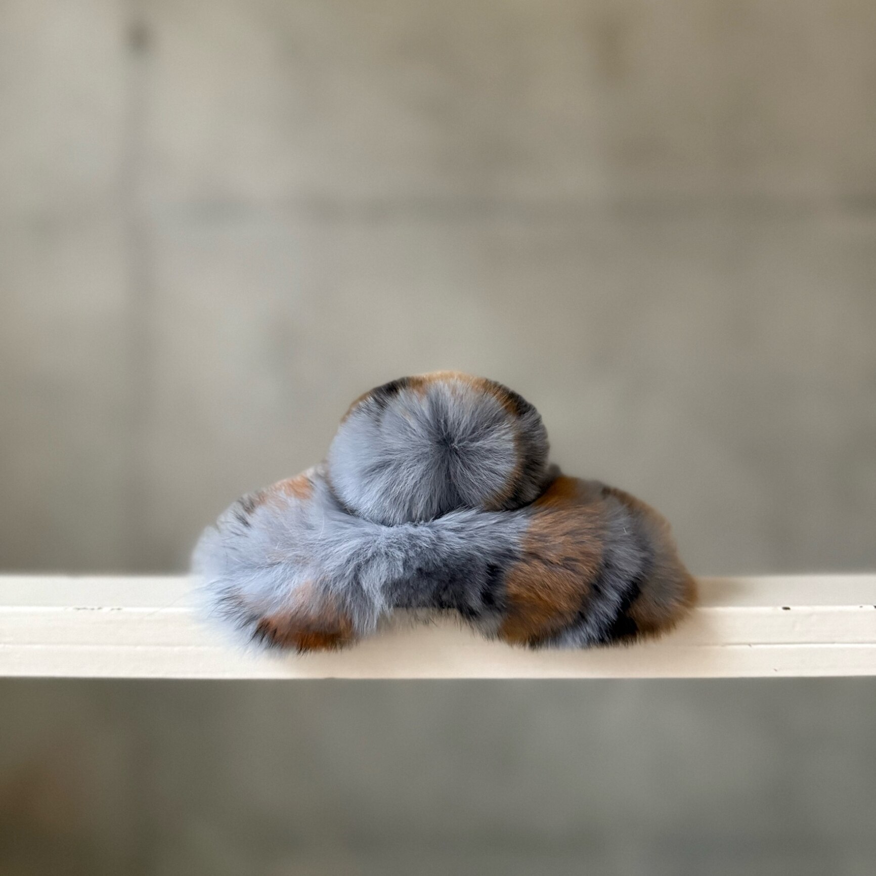 フィックラビット ファータッチ ヘアークリップ 全16色 ふわふわ 15cm もこもこ バンスクリップ 上品 ヘアアクセサリー 大きめ 黒 髪留め カジュアル まとめ髪 アップスタイル デイリー パーティー ヘアアレンジ 秋 冬【230921】