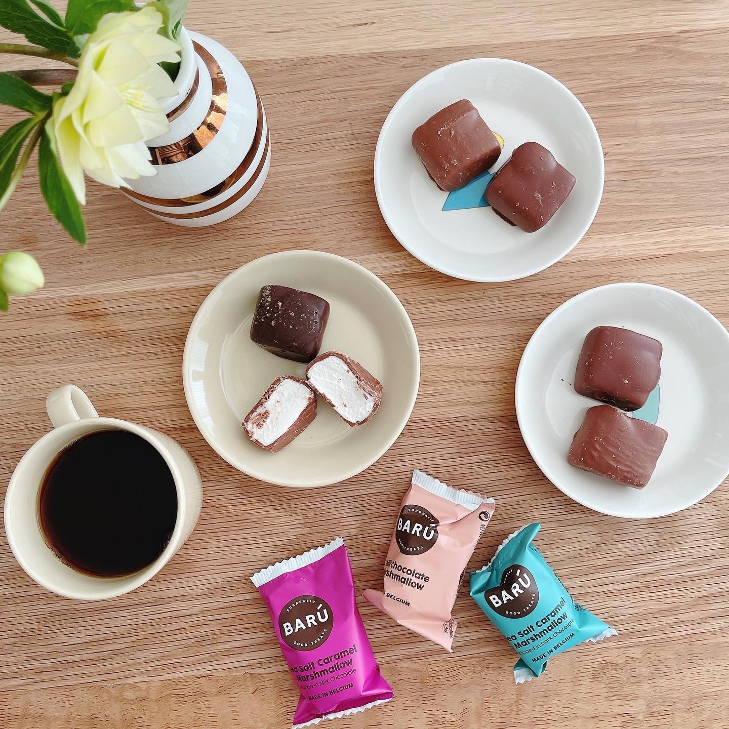 ベルギー マシュマロチョコレート 4個入り お菓子 合成保存料、合成