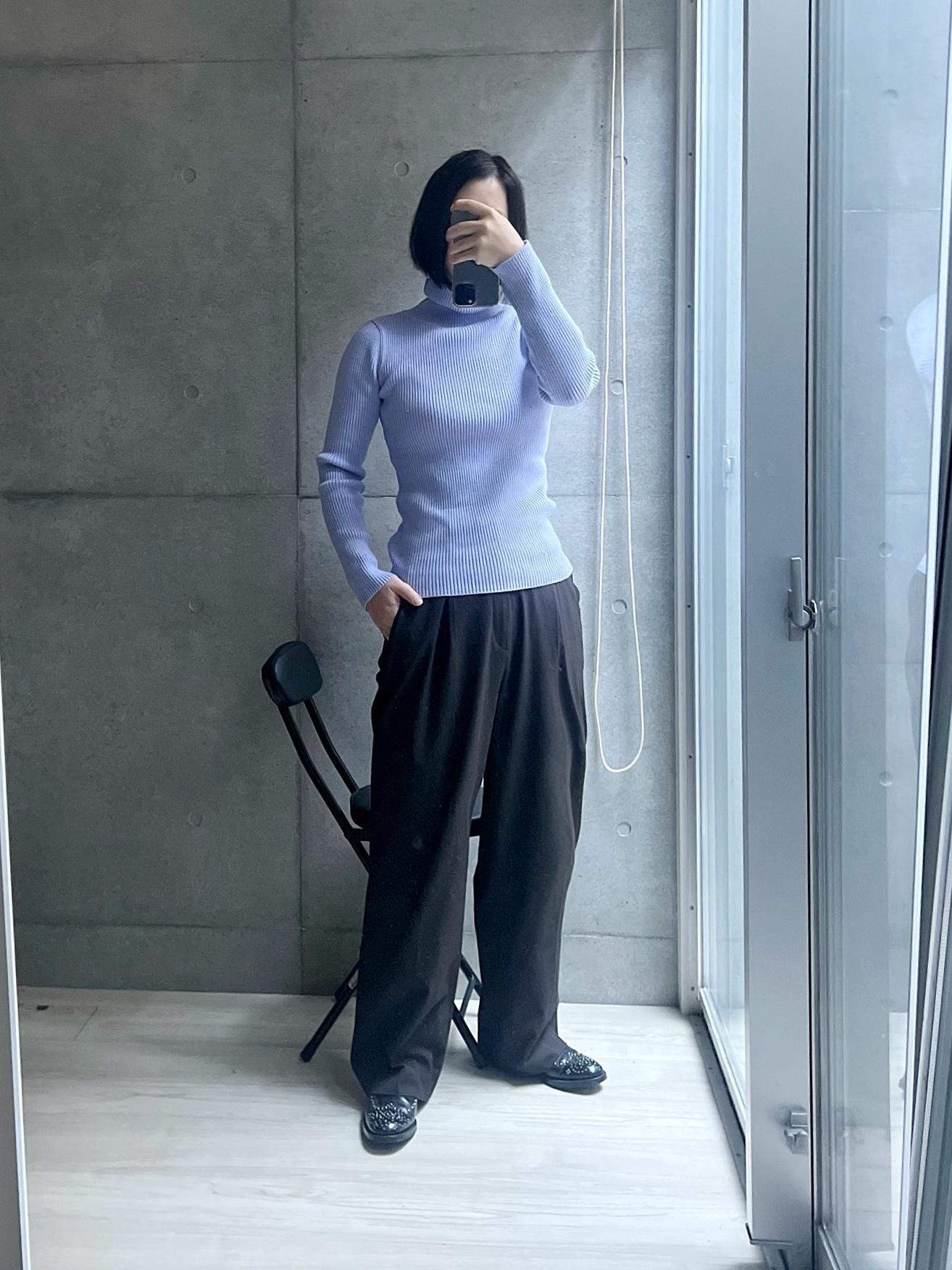 今年も一年お世話になりました🧧
楽天で沢山いいお買い物できたなー。
ROOMはセンスがいい人のアイテムをすぐ見つけ出せるので面白かった!
最後のコーディネート投稿は、
よかったプチプラアイテムと
私の一生ものブーツで。
ニットはガタイのいい私でもシックリくる話題の極上ニット。
パンツはこの秋ワタシ的大ヒットのタックワイドパンツ。
どちらもヘビロテ🥰
来年もどうぞ宜しくお願いします🎍
おます
#大人カジュアル #冬コーデ #ゆったり #ママコーデ #coca #コカ #ma.dear #マディア #タックワイドパンツ #チャーチ #ショートブーツ #ブーツコーデ #着回しコーデ #秋コーデ