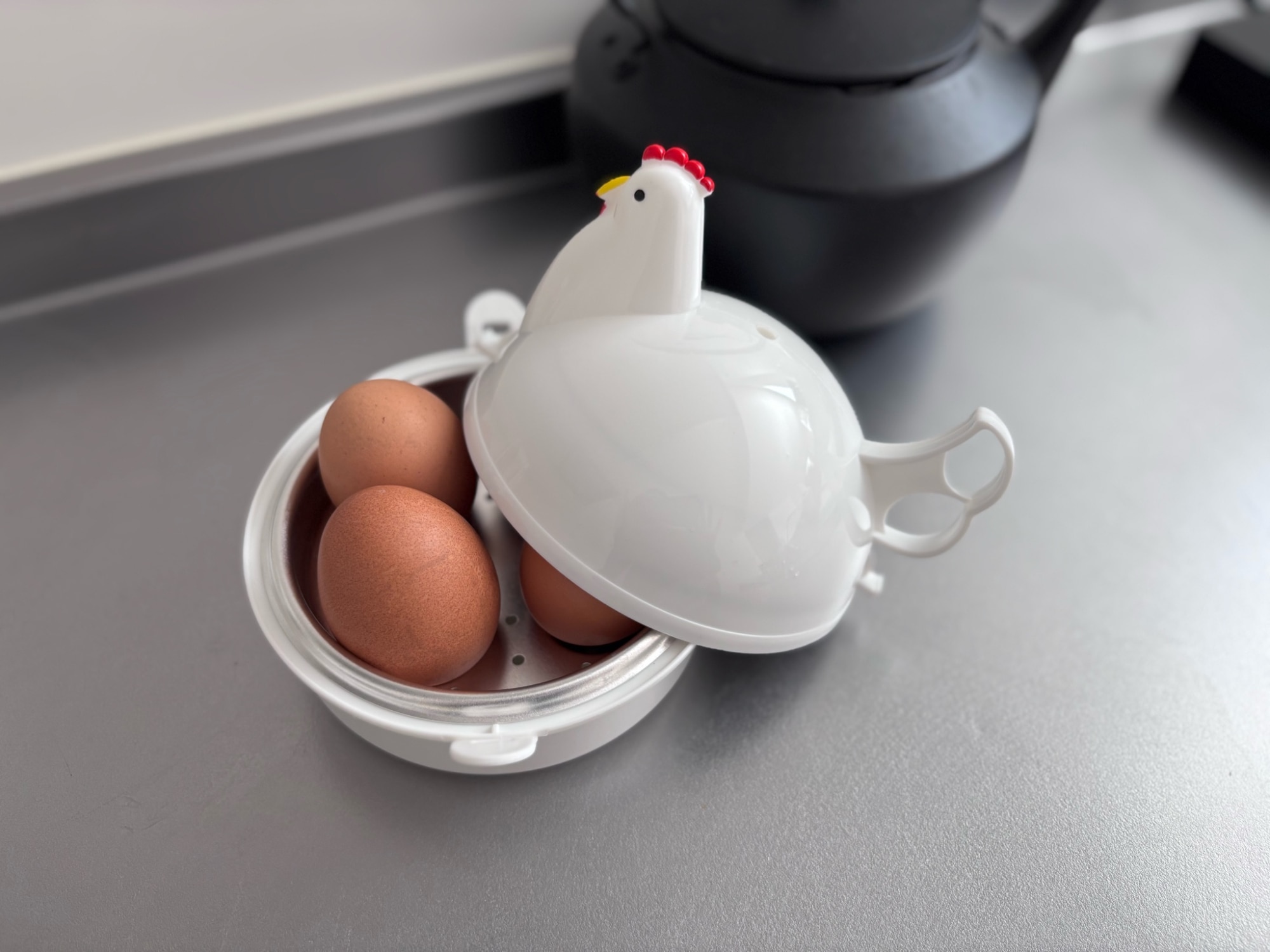 ゆで卵メーカー レンジ対応 1個〜最大4個 ゆでたまご 電子レンジ エッグクッカー エッグスチーマー ゆでたまごメーカー ゆで卵 グッズ 半熟 固茹で 固ゆで 軽量 かわいい おしゃれ にわとり キッチングッズ 料理 時短 時間短縮 ボイラー