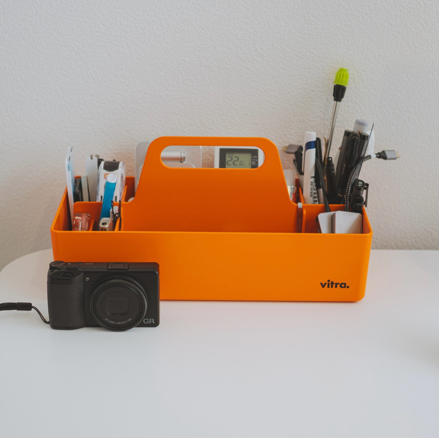 収納ボックス Vitra / ヴィトラ Toolbox RE ツールボックス RE 全8色材質:リサイクルプラスティック ハンドル付き ...