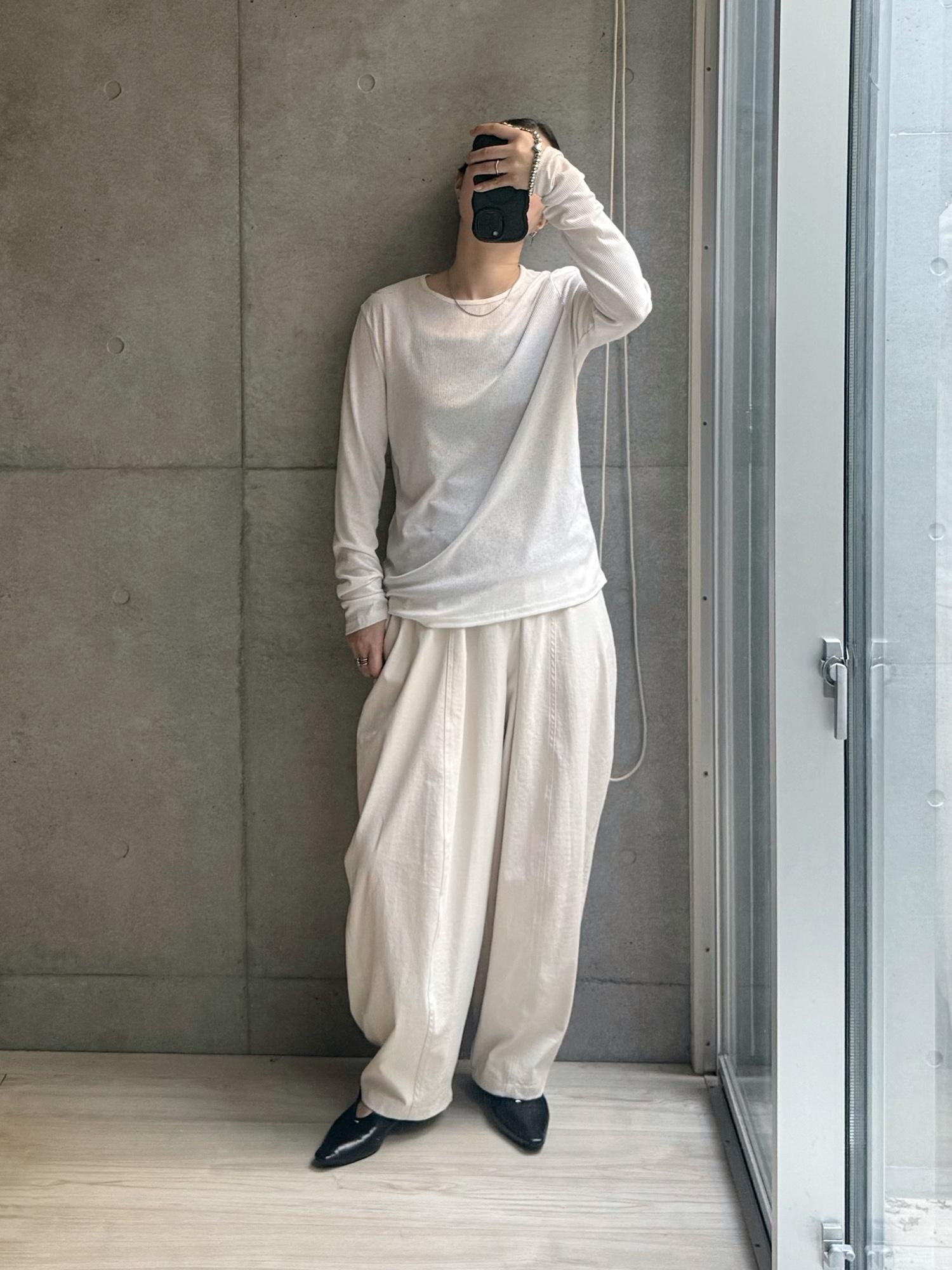 好き好きコクーンパンツ高身長さん向けTM、実はアイボリーも買ってて。いけるわね。
トップスは今スーパーお買い得でスーパー推しのリブシアーT。
セレモニーにもいける品の良さと使い勝手良さです。
#大人カジュアル #買ってよかった #楽ちんコーデ