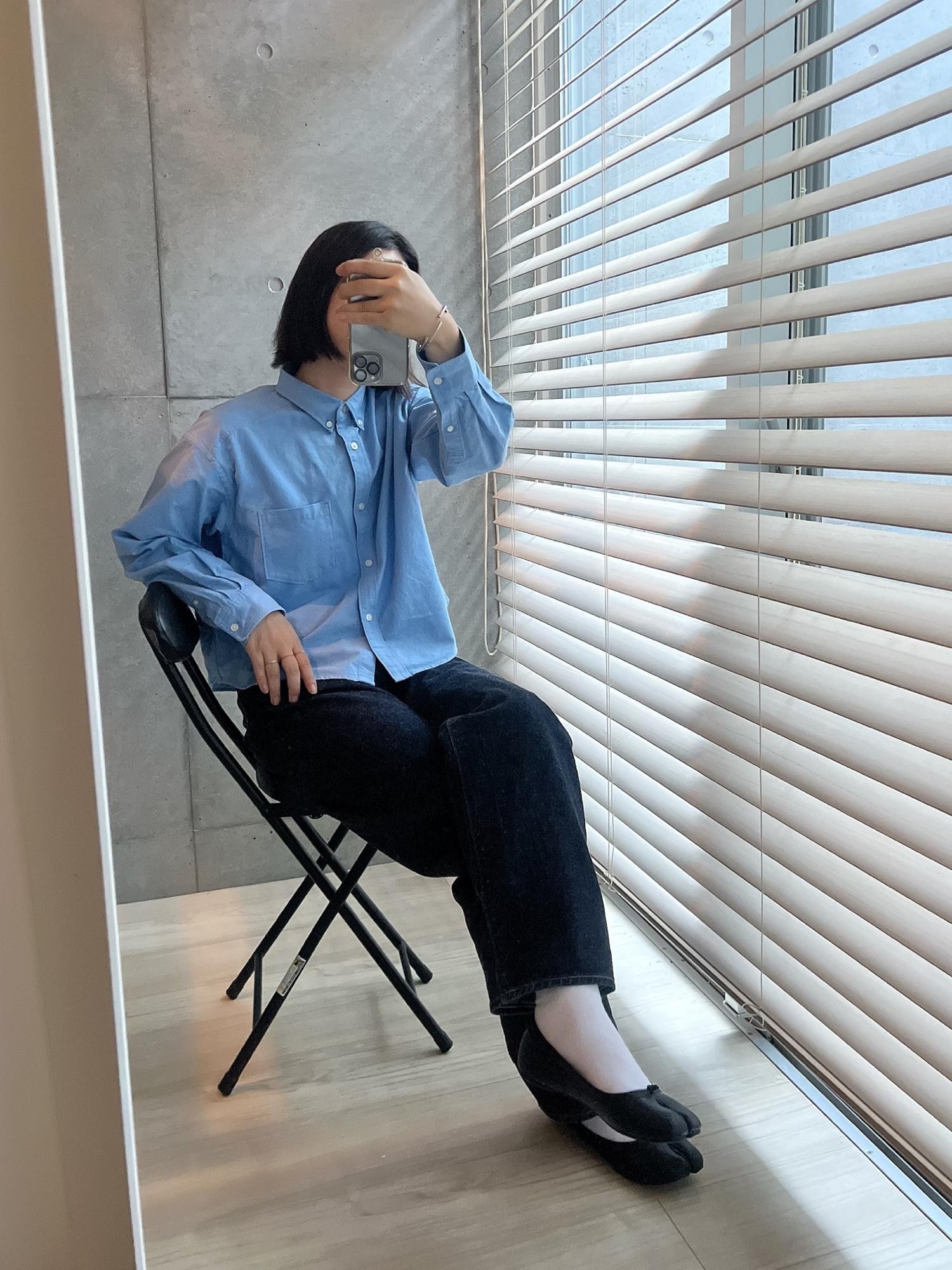 秋コーデ。
ドノバンはほんっと使える。
楽ちんに履けるしリーズナブルだし、よく出来た靴だ。
ソックスもプチプラながら当たりでした、シルク混！

着回しコーデ #秋コーデ #シンプル #プチプラコーデ #デニムコーデ