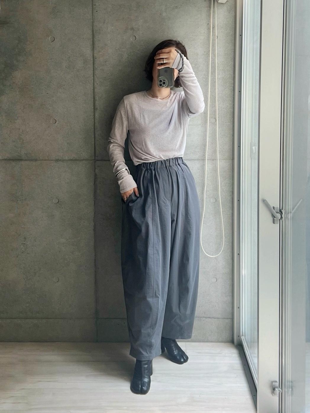 いやー3色目のコクーンパンツ大当たりね。
すごいのよ、もーInstagramのフォロワーさんから歓喜の嵐なDM続々。
熱いメッセージに私も目が潤みました。
いやーよかったよかった、みんなで幸せになろ…😂
あとこのシアーTの新色めちゃくちゃよかった。
ニュアンス感たまらぬね。
#秋コーデ