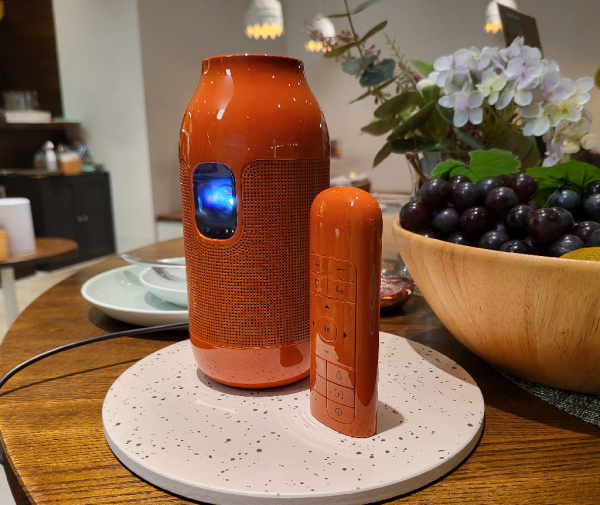 ポップインアラジン ベース スマートライト型 プロジェクター 置き型 popIn、据置き型プロジェクター「Aladdin Vase（アラジン ベース
