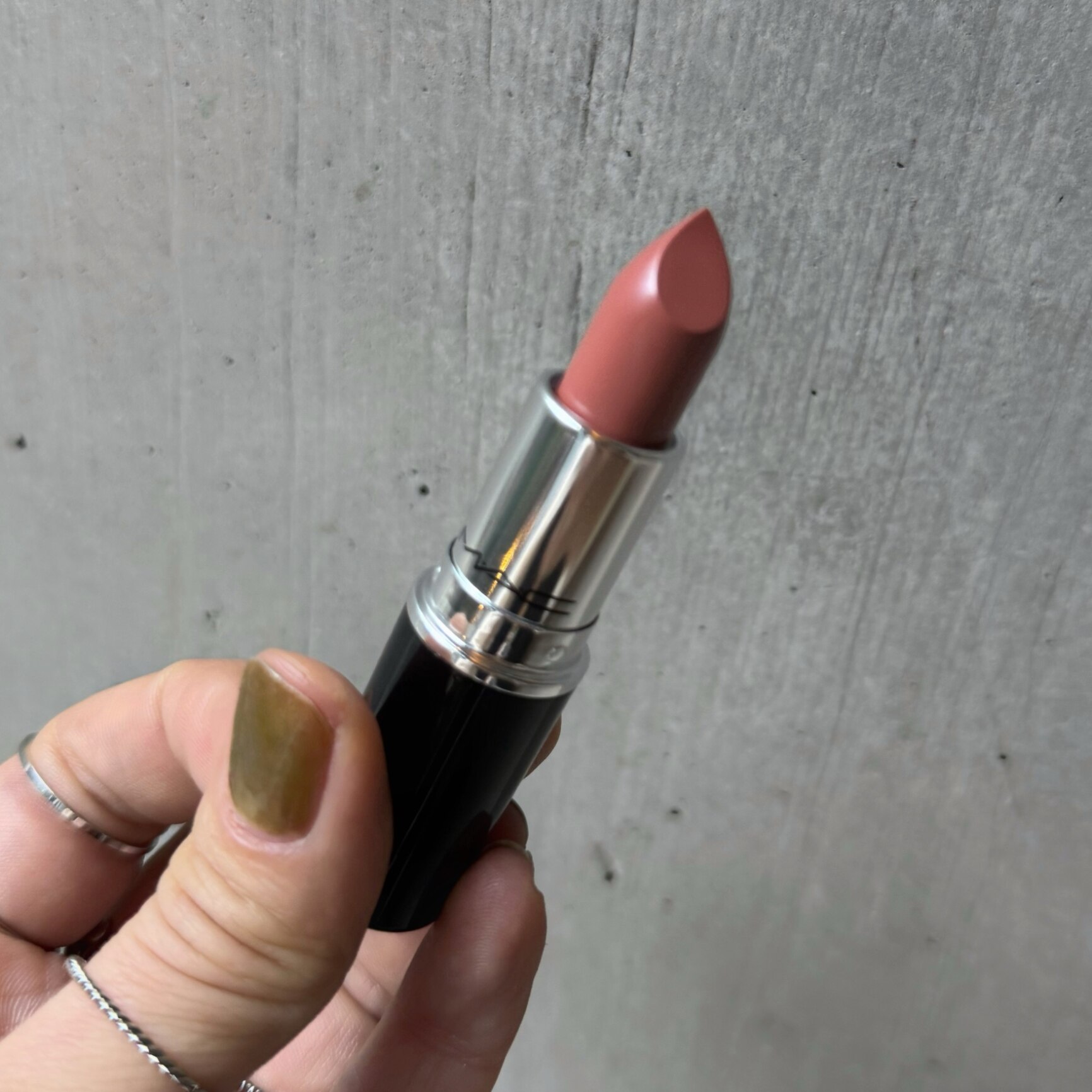 M・A・C マック ラスター ガラス シアーシャイン リップスティック リップ 口紅 リップカラー MAC ギフト【送料無料】 | カラーリップ リップメイク 潤う 落ちない 落ちない口紅 落ちにくい ツヤ 赤茶 茶色 オイル - メイン画像 3