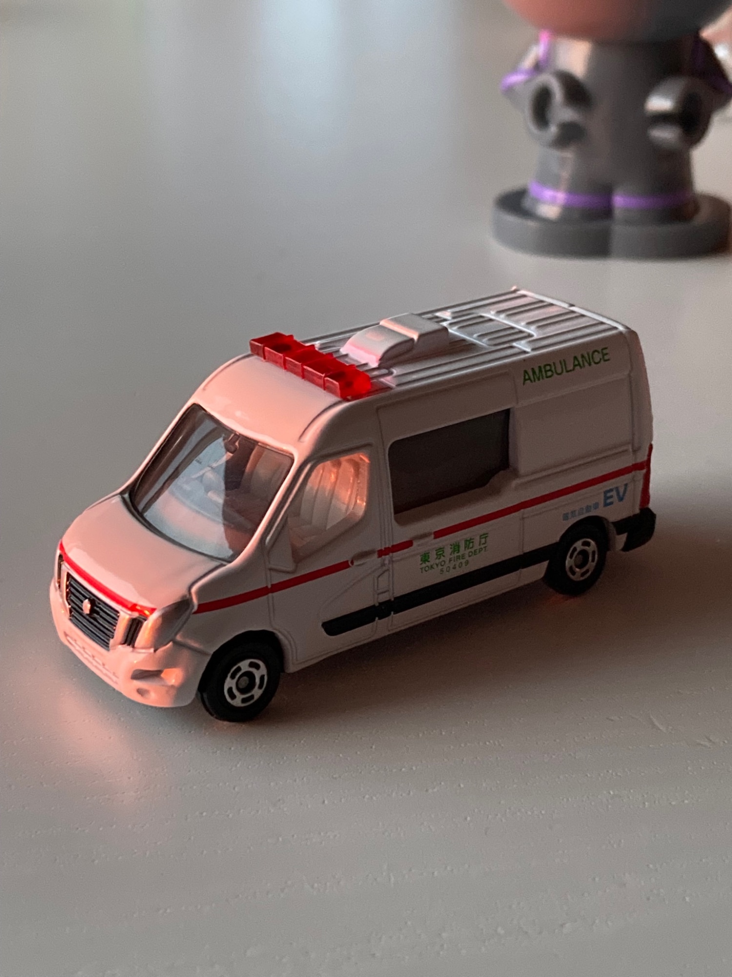 タカラトミー トミカ No.44 日産 NV400 EV救急車 ミニカー