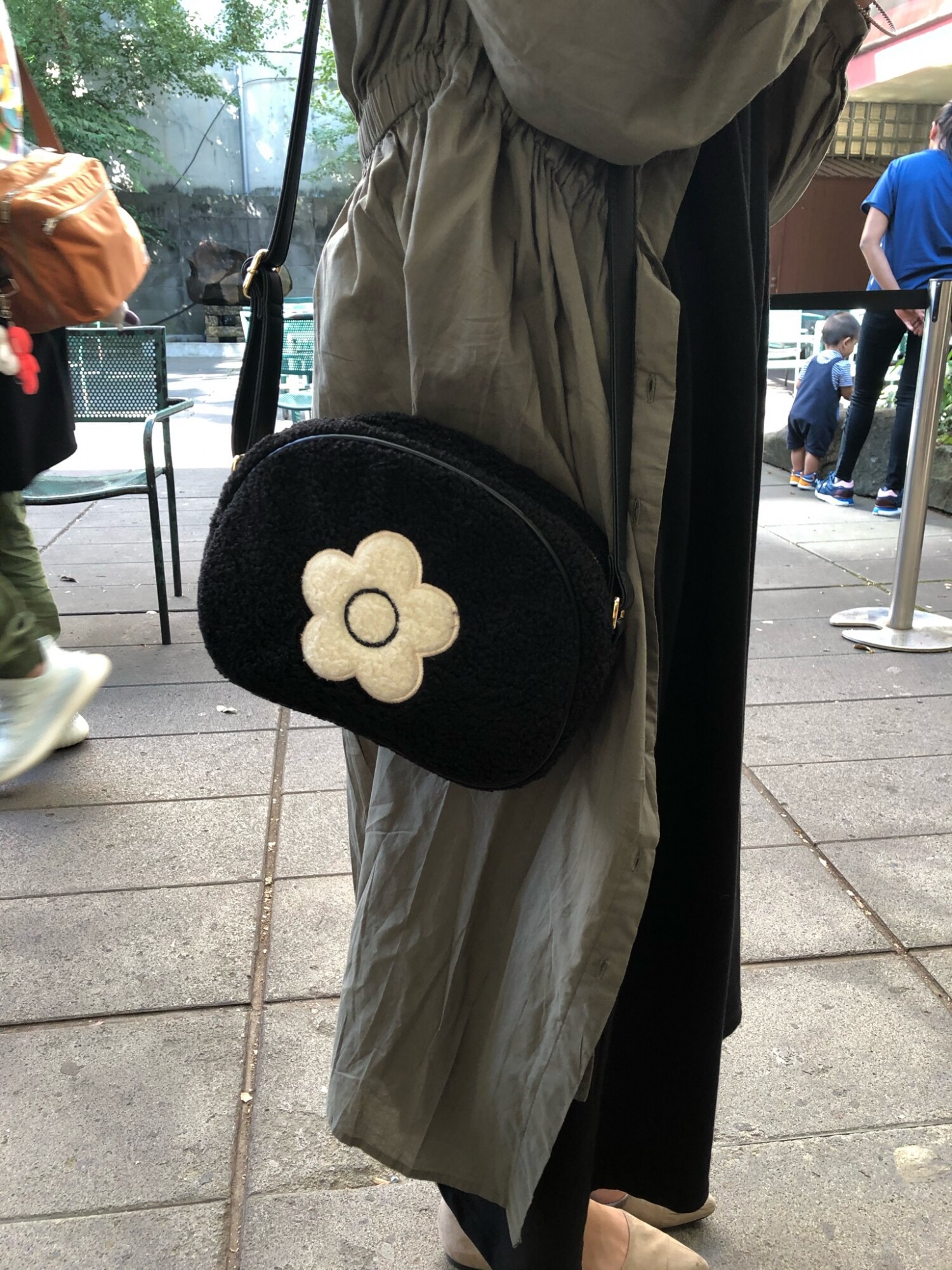 人気デザイン マリークワント 花柄 デイジー ロゴ 2wayバッグ 人気沸騰ブラドン