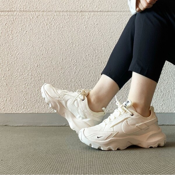 NIKE WMNS TC 7900 sail/sail-black dd9682-100 ナイキ ウィメンズ TC  