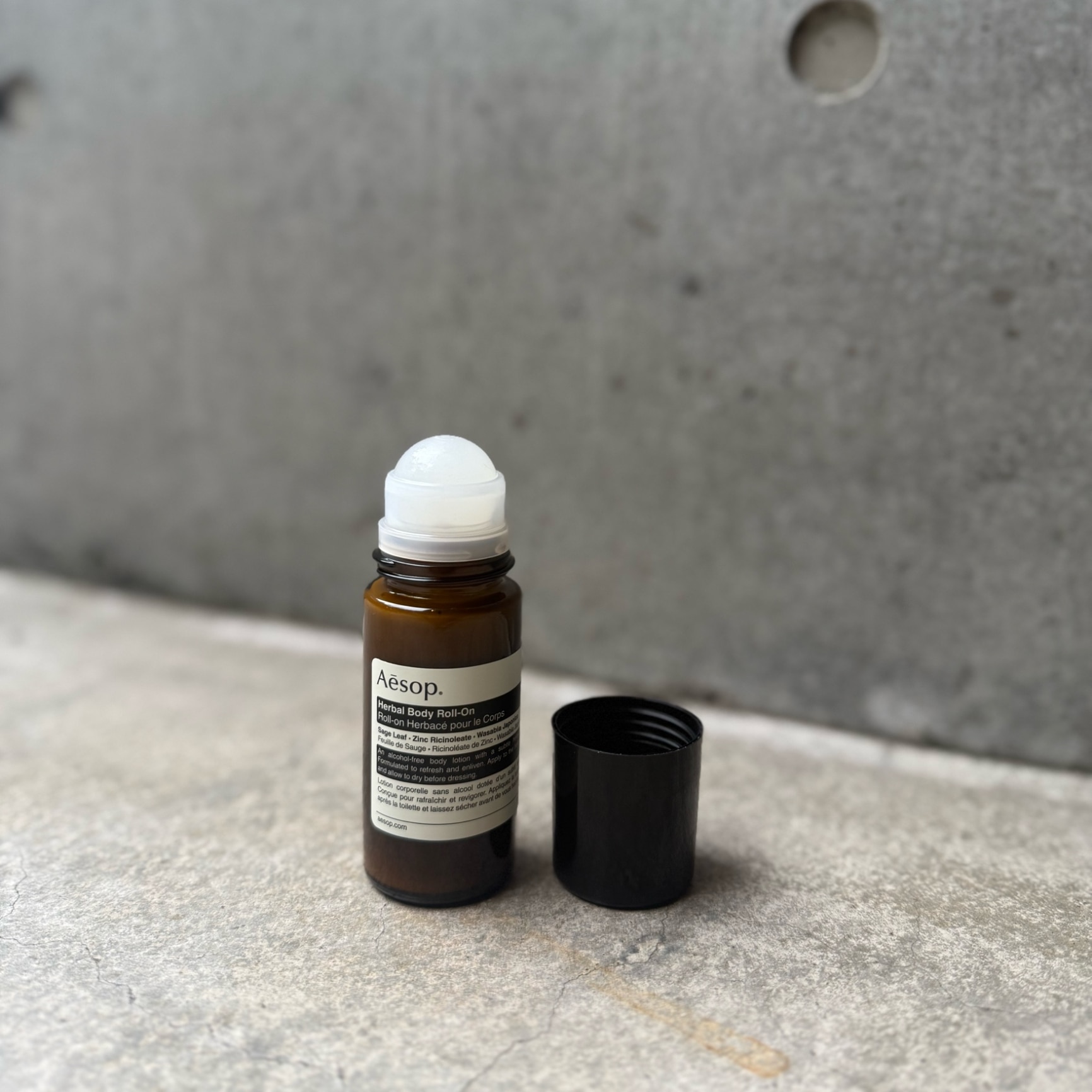 （10時までのご注文当時発送）(休業日除く)国内正規品　Aesop イソップ ハーバル　ボディ　ロールオン　50mL　巾着付き