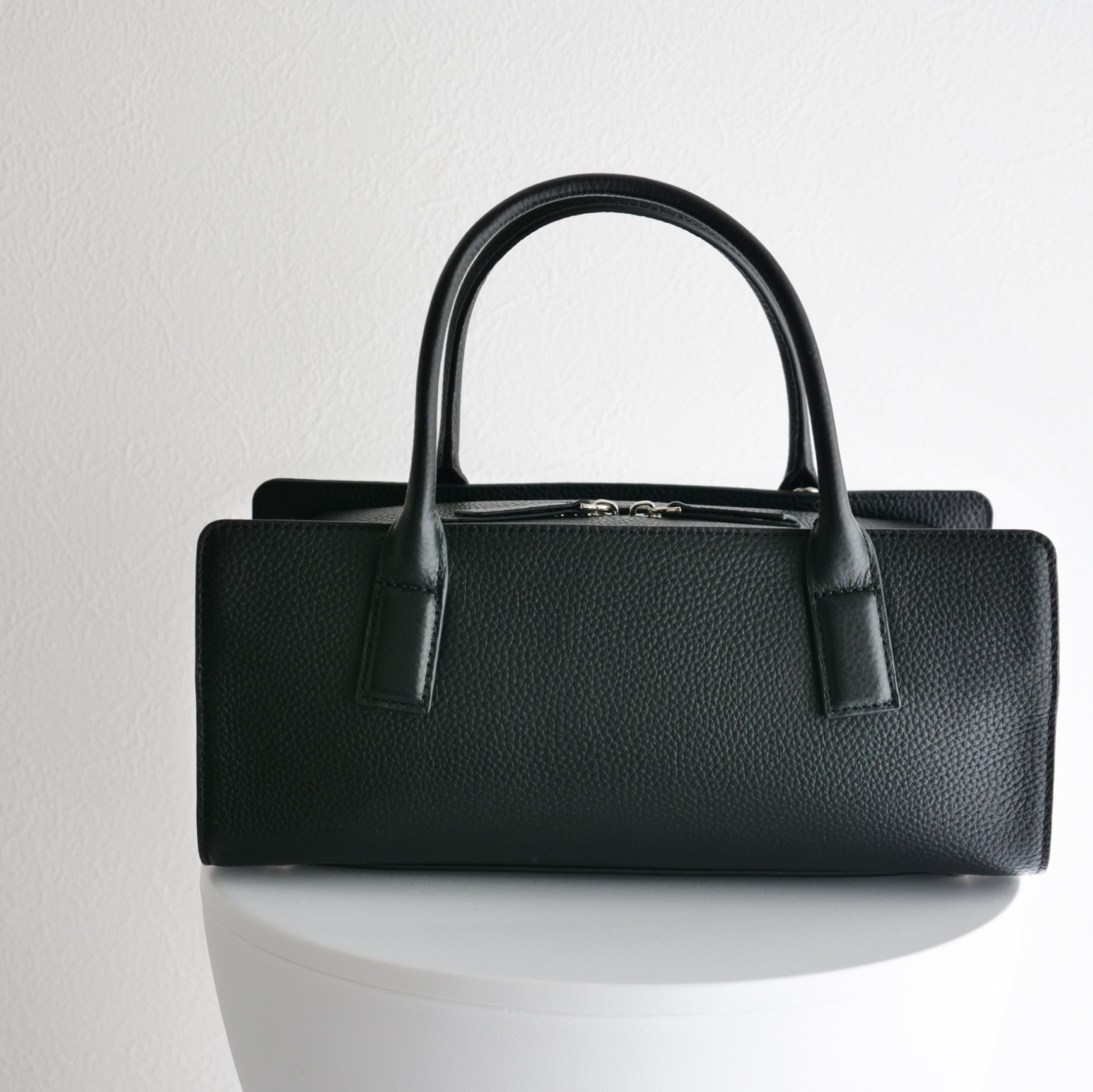 V] MUTE BOSTON BAG(2024年6月末以降発送) – BTS JAPAN OFFICIAL