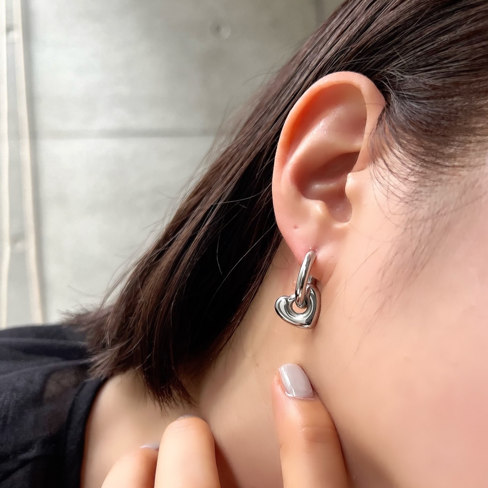 金属アレルギー アレルギー対応 つけっぱなし サージカルステンレス シンプル シルバー レディース ピアス プレゼント【シルバー】ニュアンスハートフープピアス | CENE セネ せね - メイン画像 1