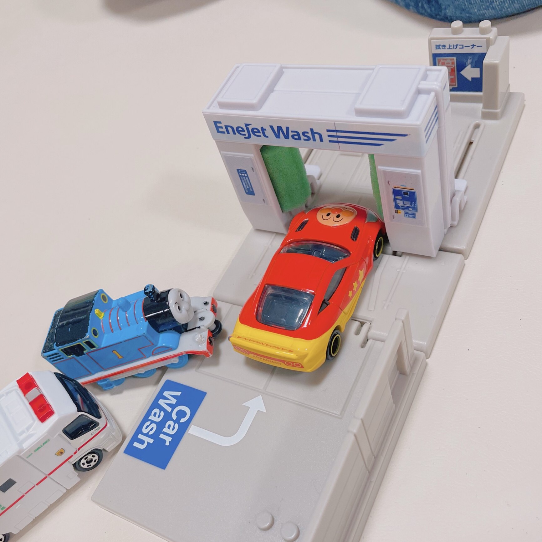 トミカ トミカタウン ドライブスルー洗車場 ENEOS EneJet