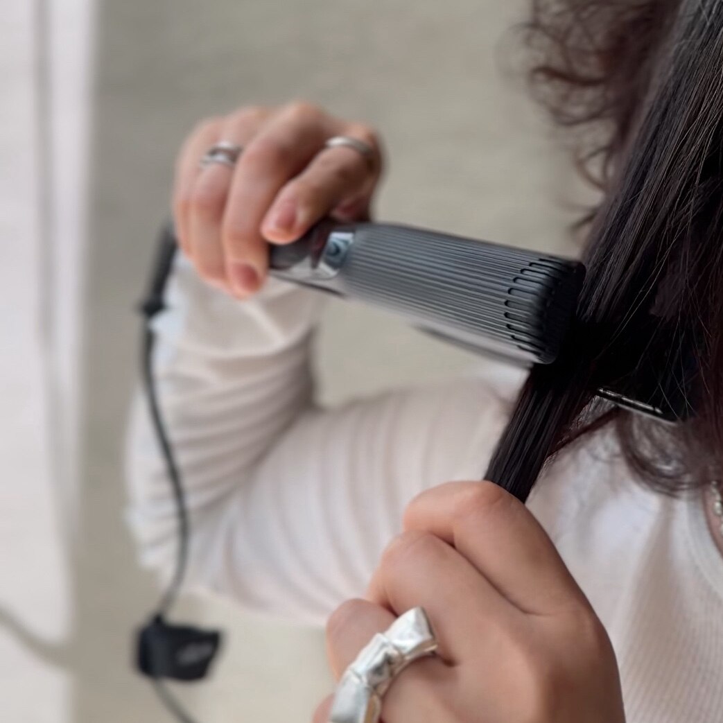 【ReFa公式店】楽天総合1位 リファ ストレートアイロン プロ STRAIGHT IRON PRO ツヤ髪 海外対応 ヘアアイロン コテ プレゼント ギフト 無料保証 ツヤ 傷みにくい ダメージレス ヘアケア 誕生日 記念日 梅雨対策 湿気 MTG 365日ダメージレス - メイン画像 4