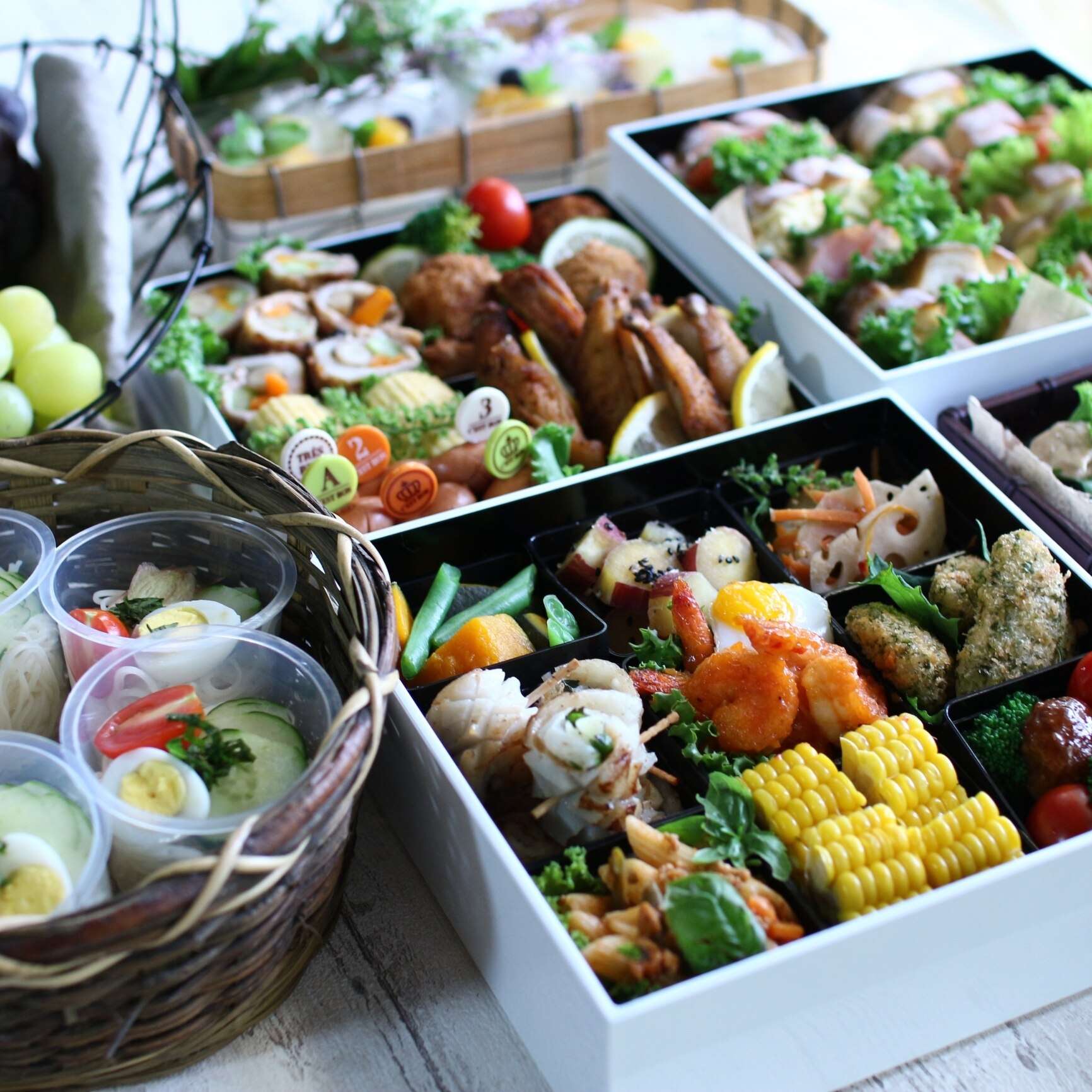 送料無料】【18cm お重箱 三段】運動会 お節 おせち料理 お弁当箱 お重