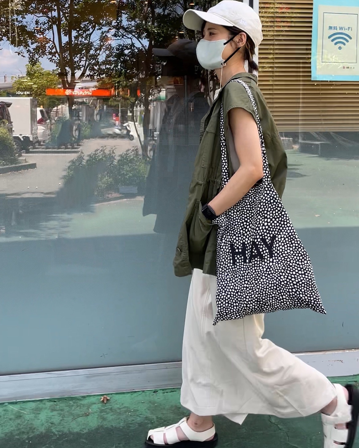 ディスコートの刺繍柄のとても素敵な上下のセットアップ ディスコートの刺繍柄のとても素敵な上下のセットアップ