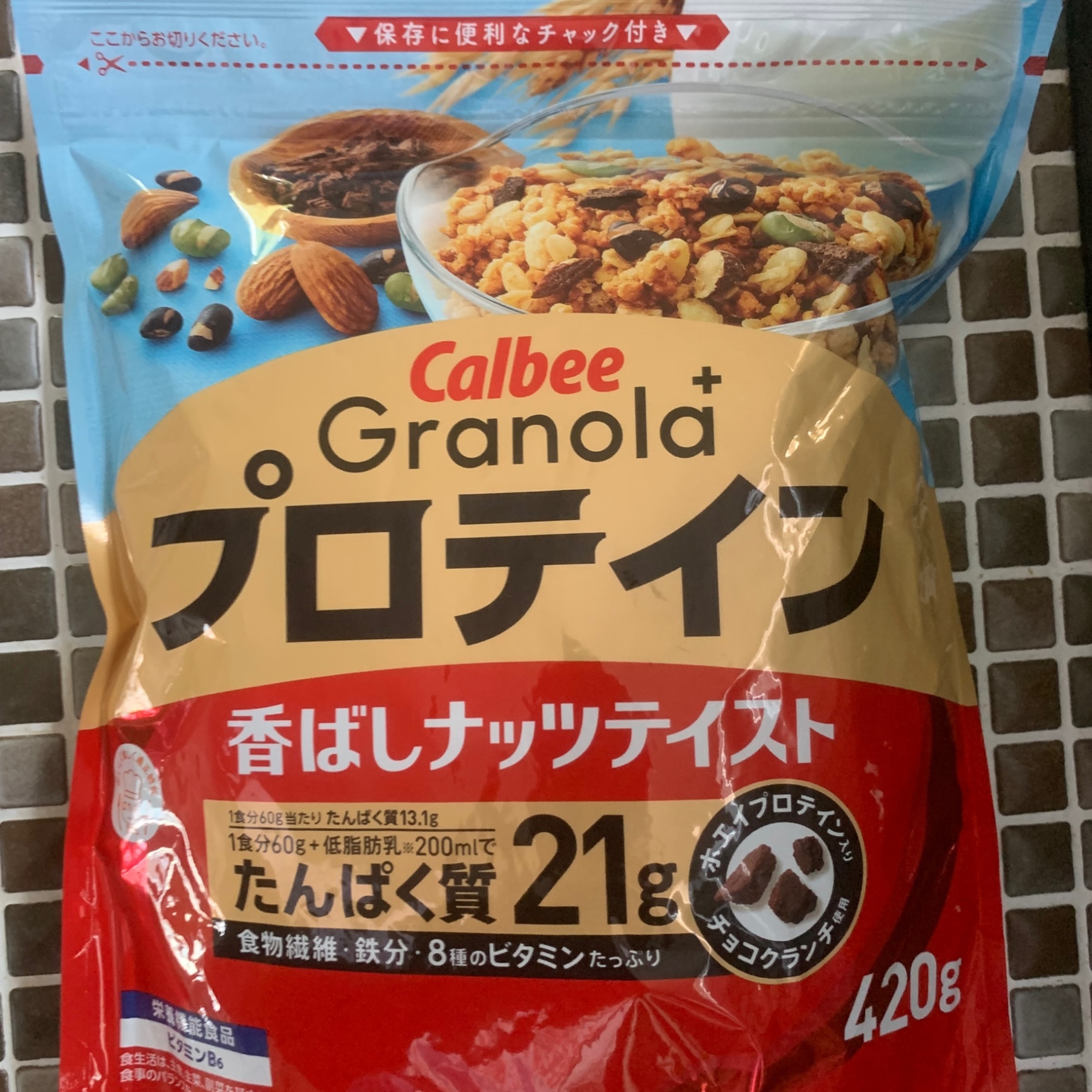 カルビー グラノーラ プラス プロテイン 香ばしナッツテイスト