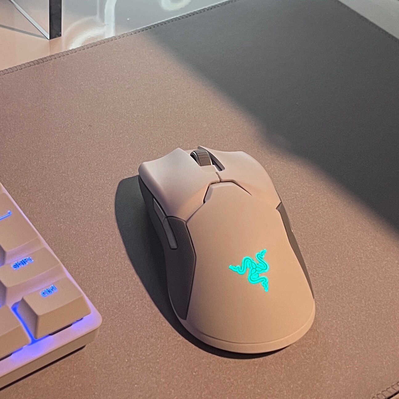 Razer Viper Ultimate ホワイト ワイヤレスマウス : Razer Viper Ultimate Lightweight Wireless Gaming Mouse