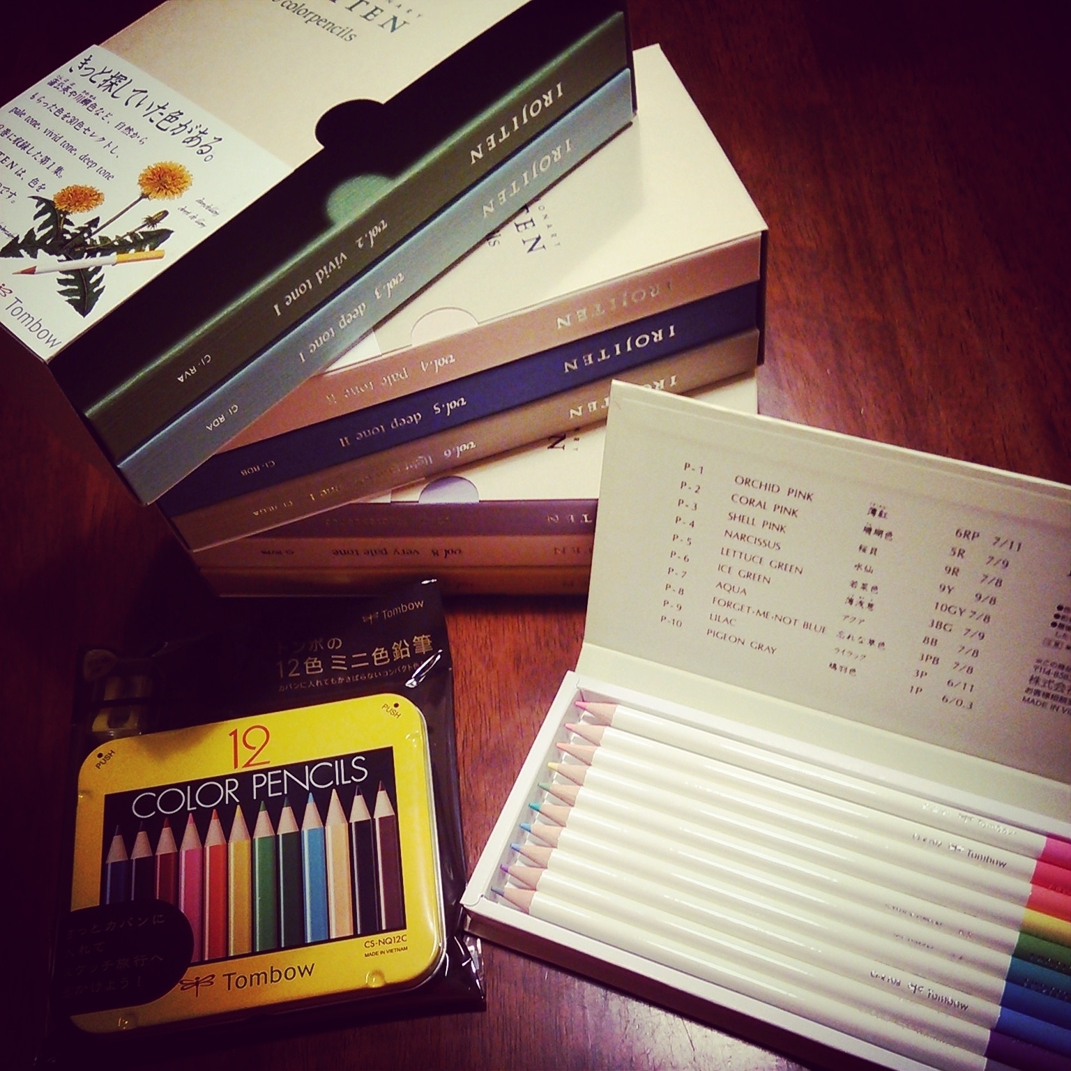 ラッピング無料】 トンボ 鉛筆 色鉛筆 色辞典 IROJITEN 第一集