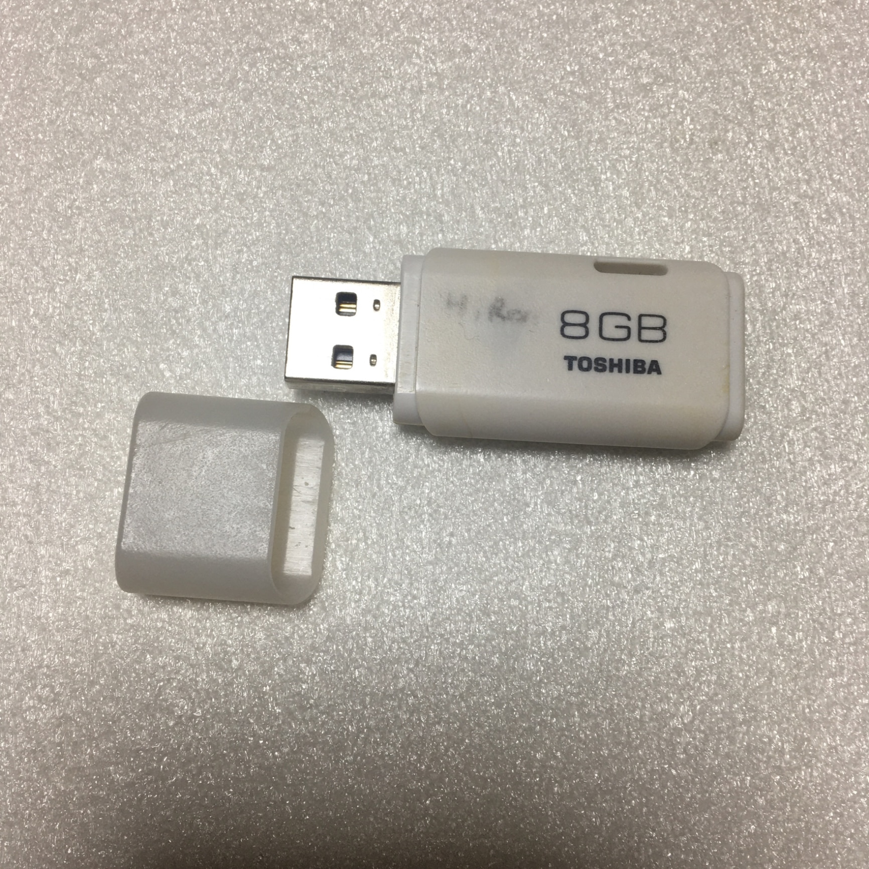 8GB USBメモリー TOSHIBA 東芝 TransMemory TNU-Aシリーズ USB2.0 キャップ式 ホワイト バルク TNU-A008G-BLK ◆メ