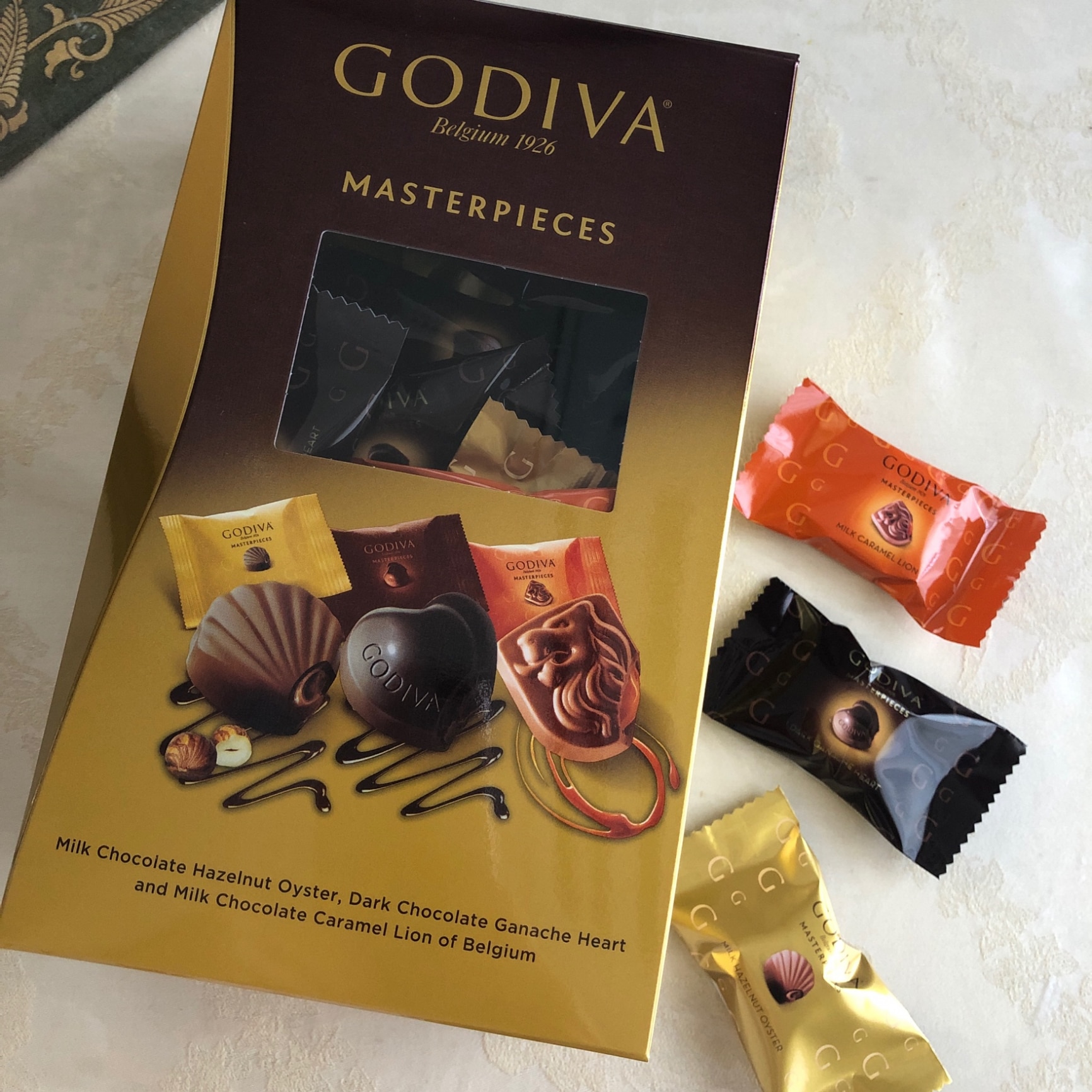 ☆GODIVA ゴディバ☆マスターピース 大容量 45粒入り☆限定 チョコレート トリュフ お土産 MASTERPIECES バレンタイン  ホワイトデー おもたせ ティータイム高級 海外ラッピング個包装 お配り用配布用景品ギフトプレゼント贈り物ハロウィンお菓子