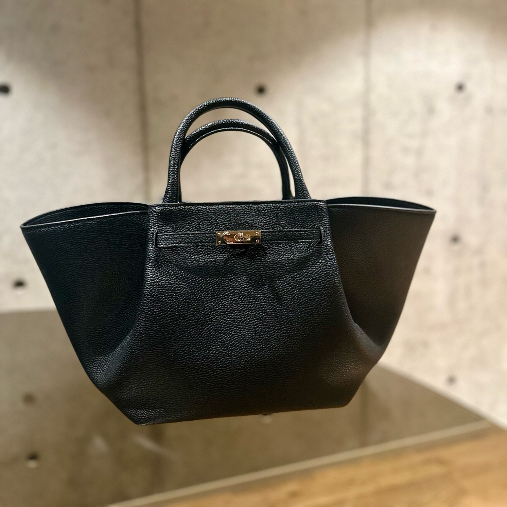 2wayレザー ハンドバッグ【aioi アイオイ】トートバッグ/ショルダー