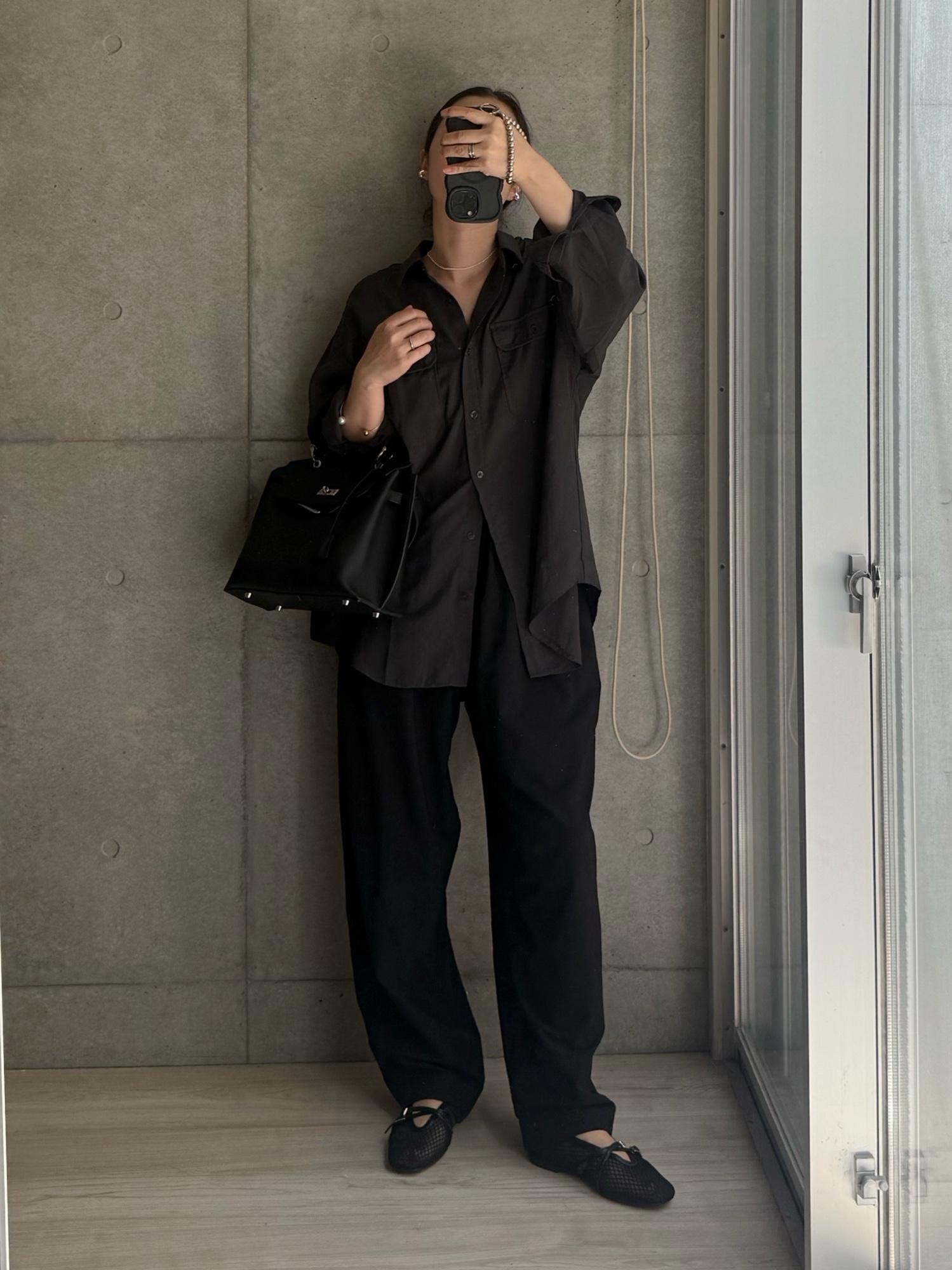 真っ黒。パンプスがおニューなんだけど当たりでしたなー。流行りのチュールパンプス、外反母趾系でも痛くなくしなやか、スケスケでセクシーに見えてフラットだからモード。ビジュー付きも買っちゃった。

#買ってよかった #春コーデ #夏コーデ