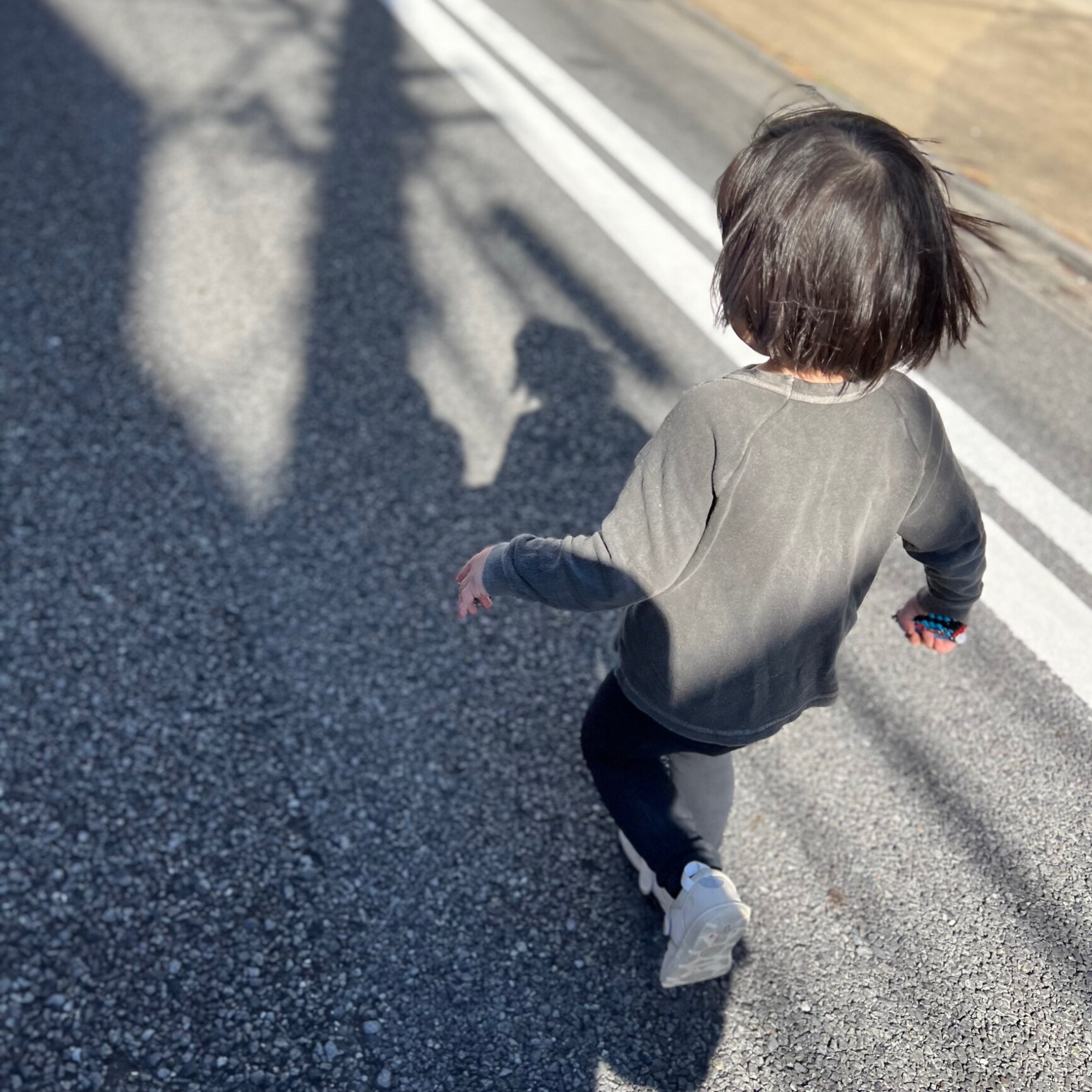 AJI・AJI(アジアジ)薄手裏毛トレーナー 80 90 100 110cm 春夏 冬用 オールシーズン キッズ ベビー 子ども こども 子供服 無地 綿100% かわいい 男の子 女の子 体育 ゆったり 男女兼用 スウェット 韓国風 おしゃれ 保育園着 幼稚園 通学 通園 コットン ベビー服 長袖