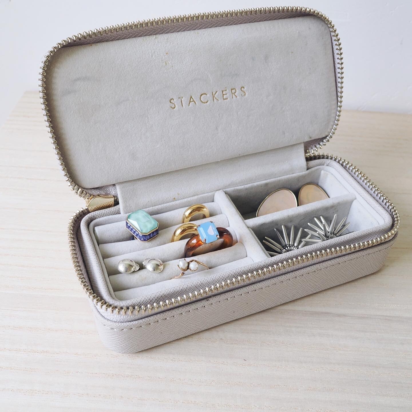 STACKERS】トラベル ジュエリーボックス M トープ グレージュ