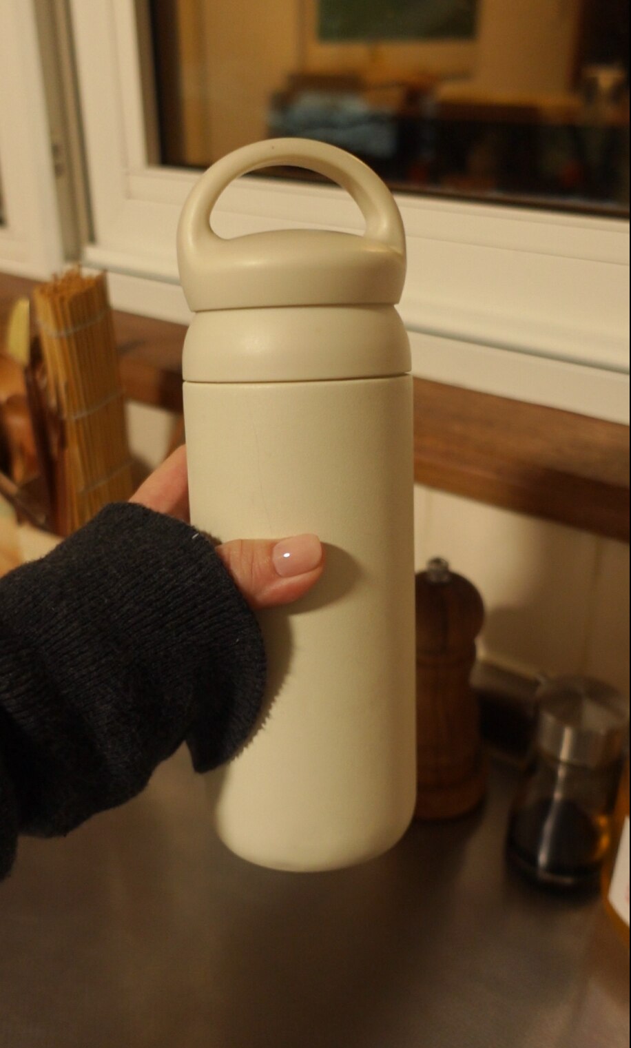 キントー 水筒 500ml おしゃれ タンブラー マイボトル 洗いやすい スポーツドリンク対応 保温 保冷 直飲み マグボトル デイオフタンブラー ステンレス 女性 かわいい kinto水筒 取っ手 中学生 通勤通学 アウトドア ハンドル 持ち手付き 持ち運び ギフト