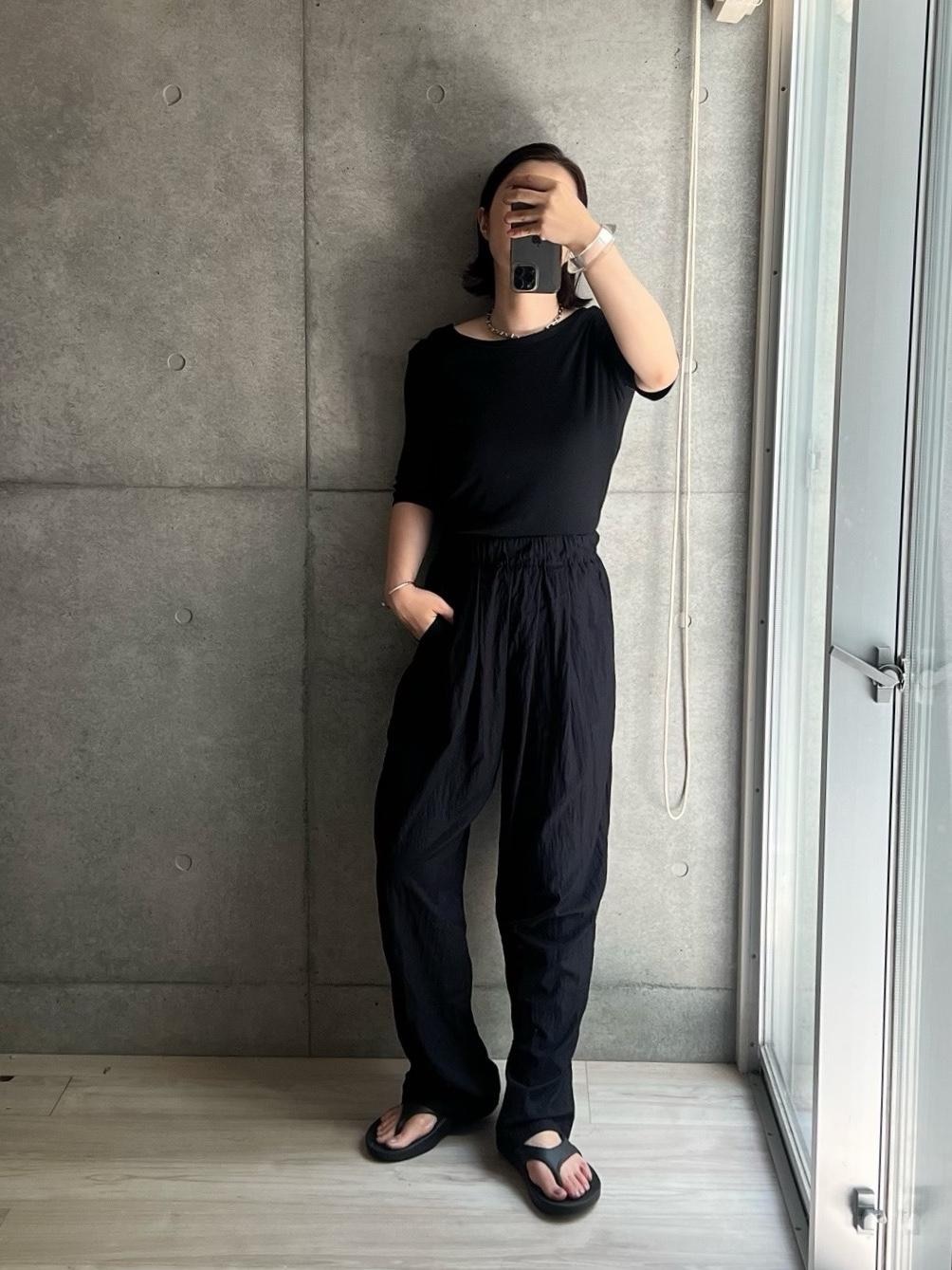 オールブラックコーデ🥰
楽ちんだけどバシっと決まる感じでよろしい。
ほぼプチプラ♡
カットソーはバックオープンなやつ。
長袖愛用してたけど夏verもよろしいな〜😊
#夏コーデ #サンダル #モノトーンコーデ #楽ちんコーデ #イージーパンツ #ワイドパンツ #リカバリーサンダル #oofos #カットソーは#pr