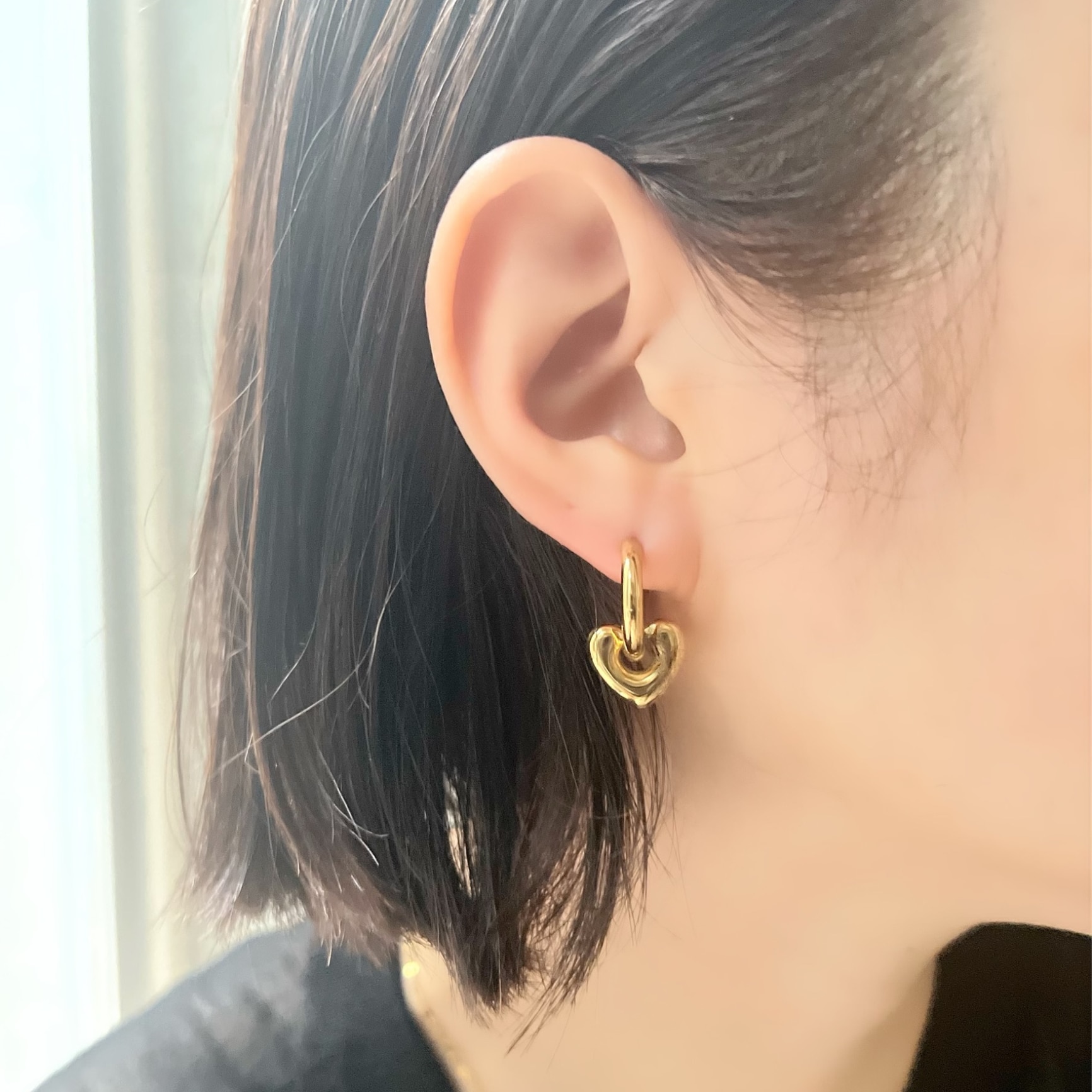 【ゴールド】ニュアンスハートフープピアス | CENE セネ せね 金属アレルギー アレルギー対応 つけっぱなし サージカルステンレス シンプル おすすめ レディース ピアス プレゼント - メイン画像 1