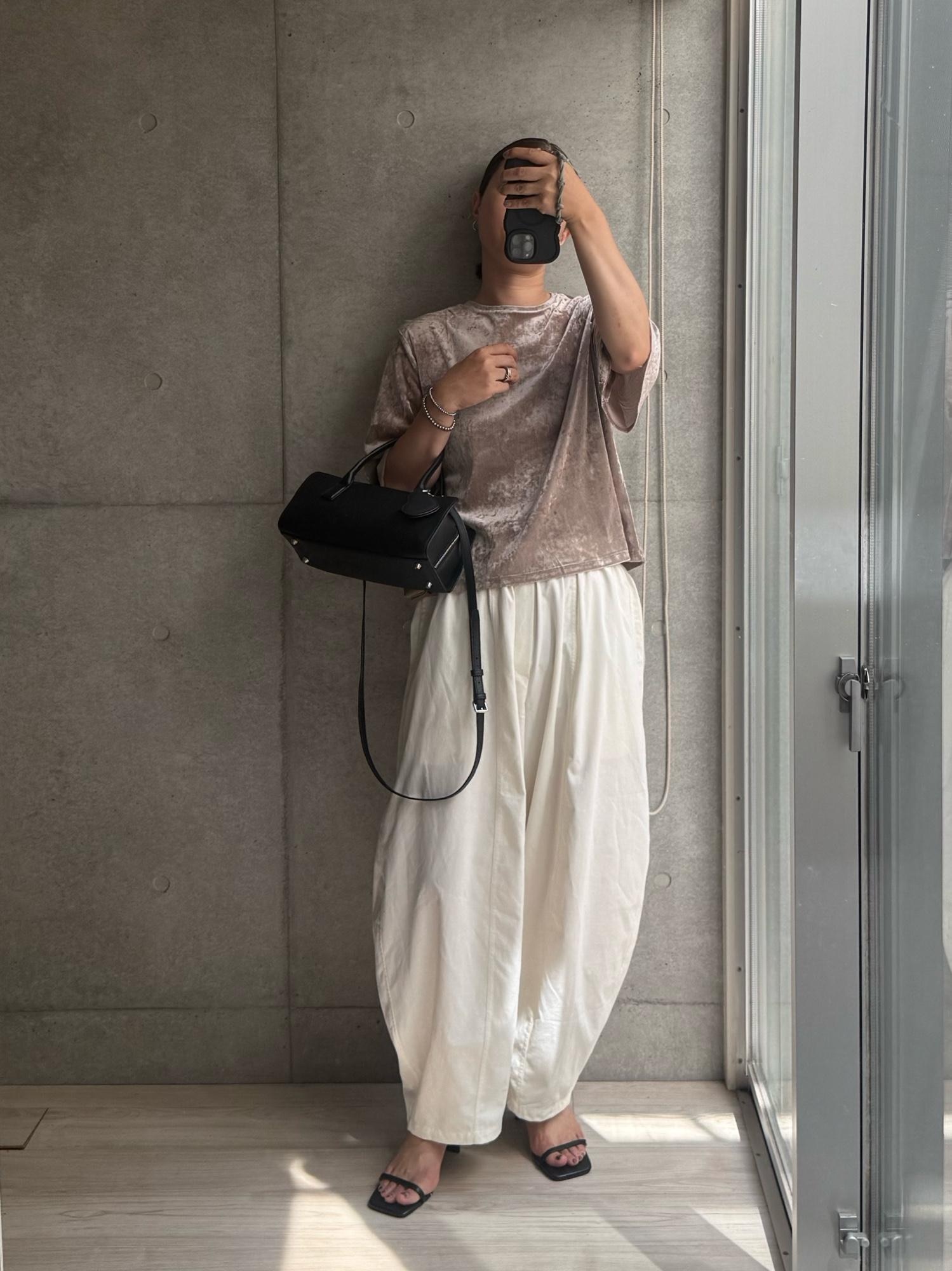 涼しいベロアシアーTにお気に入りバッグは #PR。
パンツは噂のアレでめちゃくちゃ可愛い!
for/cのに取れない汚れついちゃったのでこの色買い替えたんですけどほんと可愛いし涼しいしいいね。