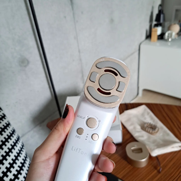 きれいも気分もLiftする オールインone 美顔器 LifTone