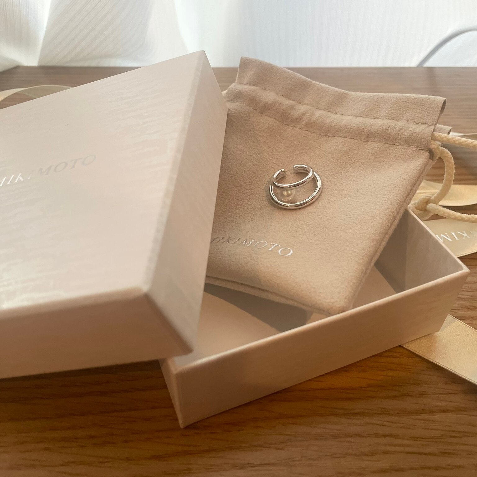 [ MIKIMOTO/新作イヤーカフ]上質パール/贅沢GIFTにも/国内直営店 MIKIMOTO☆人気イヤーカフ]上質パール + シルバー☆GIFTにも