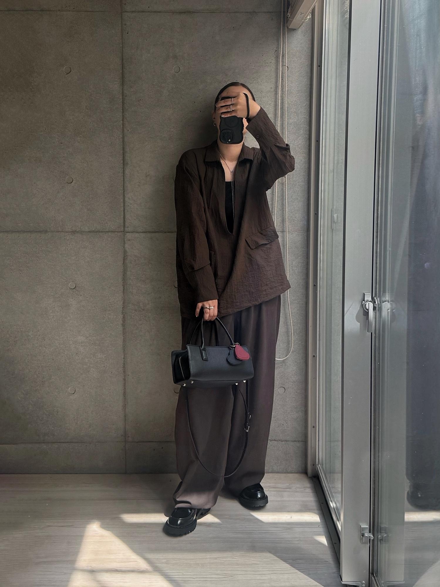 #PR は、バッグ、ハートのクリップホルダー、パンツ
このシャツめちゃくちゃ褒められるし、フォロワーさんもリアルな友だちもお揃いしてくれました。フロント開いてるから涼しいしね、ほんといい。パンツはこのシリーズ3本目、いいってわかってたけど…やっぱりいい。

#2025秋