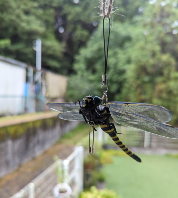 オニヤンマ おにやんま 虫除け 12cm フィギュア トンボ 昆虫 アウトドア キャンプ 害虫 ストラップ 蜂除け (管理S) 送料無料  【SK16891-Q】