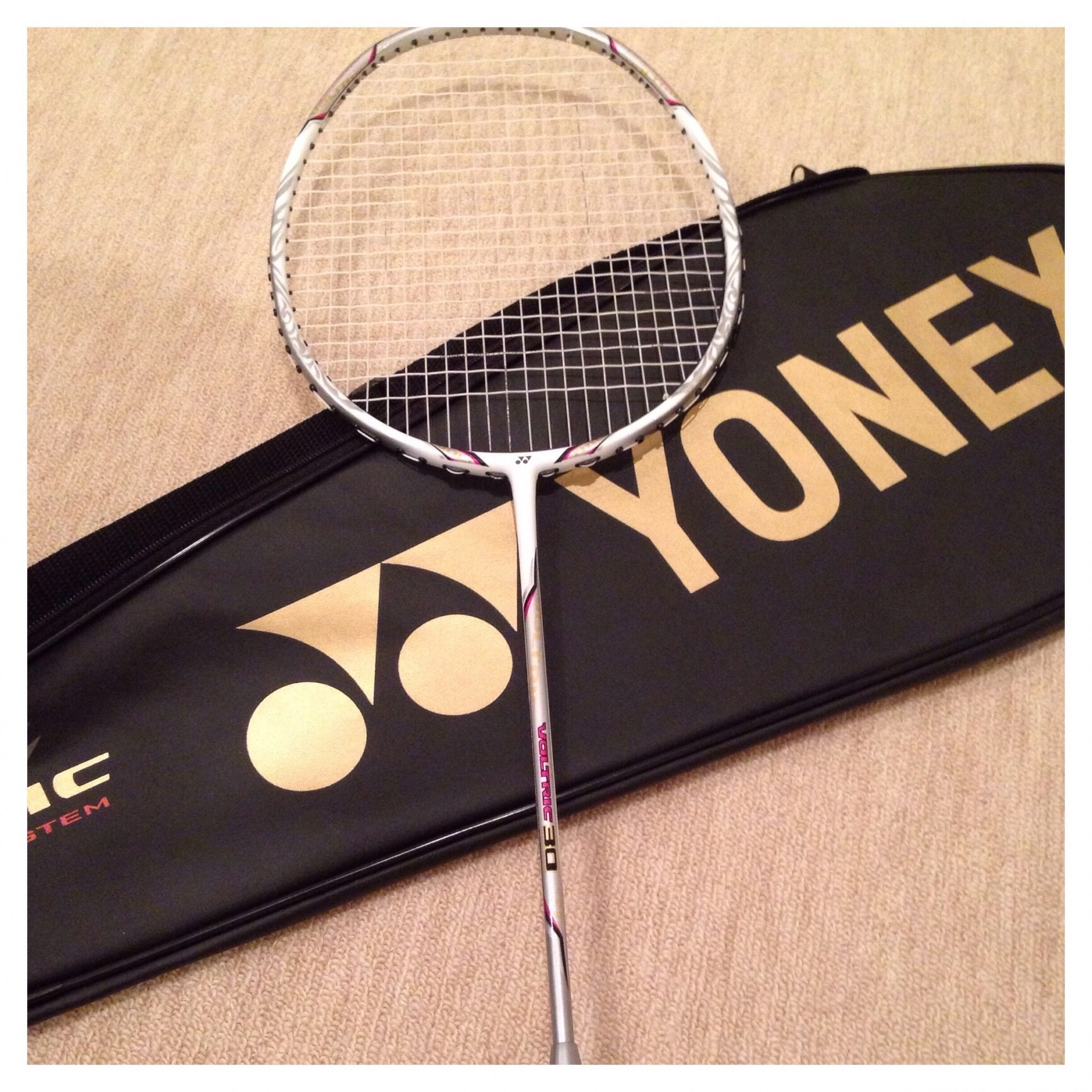 バドミントン ラケット ヨネックス YONEX バドミントンラケット ヴォルトリック30 VOLTRIC30 (VT30) (badminton  racket 羽毛球拍 ヨネックス バドミントンラケット カーボン バトミントン ラケット ガット代 張り上げ代無料)