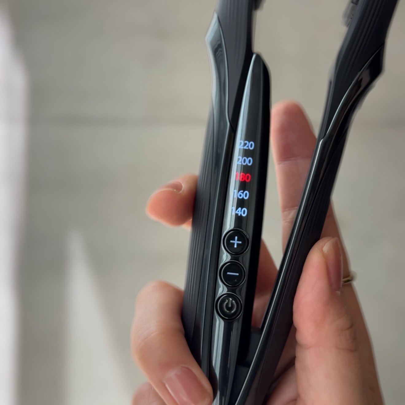 【ReFa公式店】楽天総合1位 リファ ストレートアイロン プロ STRAIGHT IRON PRO ツヤ髪 海外対応 ヘアアイロン コテ プレゼント ギフト 無料保証 ツヤ 傷みにくい ダメージレス ヘアケア 誕生日 記念日 梅雨対策 湿気 MTG 365日ダメージレス - メイン画像 3