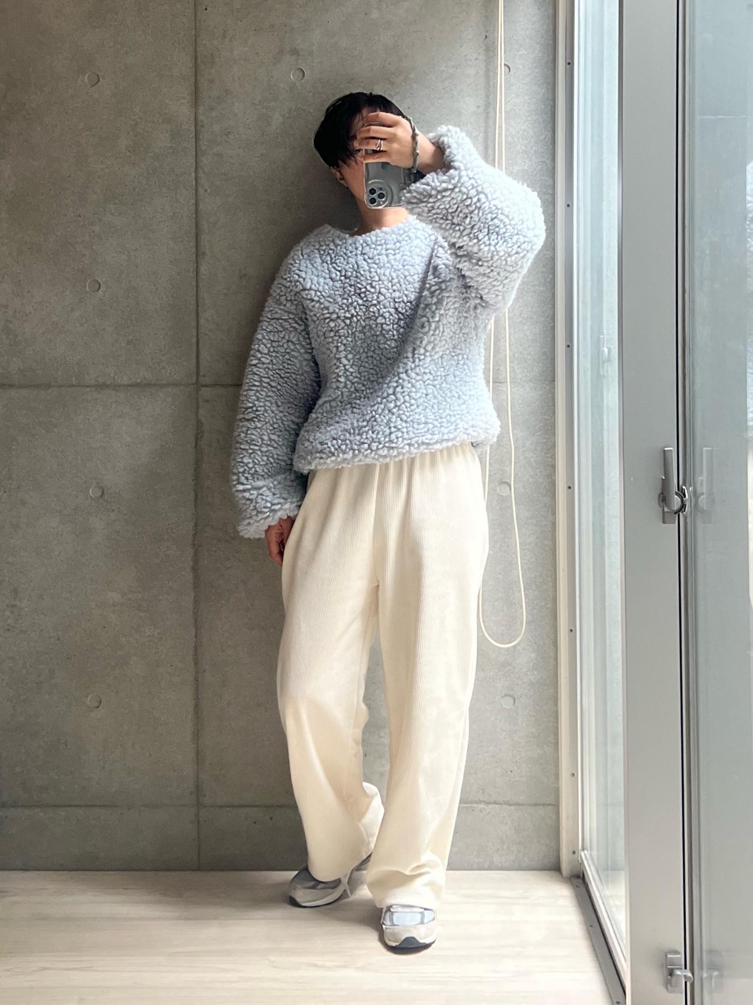 このトップスほんと褒められるなー🥺
パンツは愛用品も愛用品な裏起毛パンツ。
とにかくあったかいし楽ちんだしシワにならんし
汚れてガンガン洗ってもしっかり素材でへたらないし…
最高やないか…。
次はまたジョガータイプ買っちゃお。
まとめ買いがとにかくお得だから
んもー、一気に何本か買っちゃおうかしら。
何本あっても困らないぜ…かさばるけど🙄

#大人カジュアル #2023冬 #スニーカー部 #冬コーデ #ボアプルオーバー #楽ちんコーデ