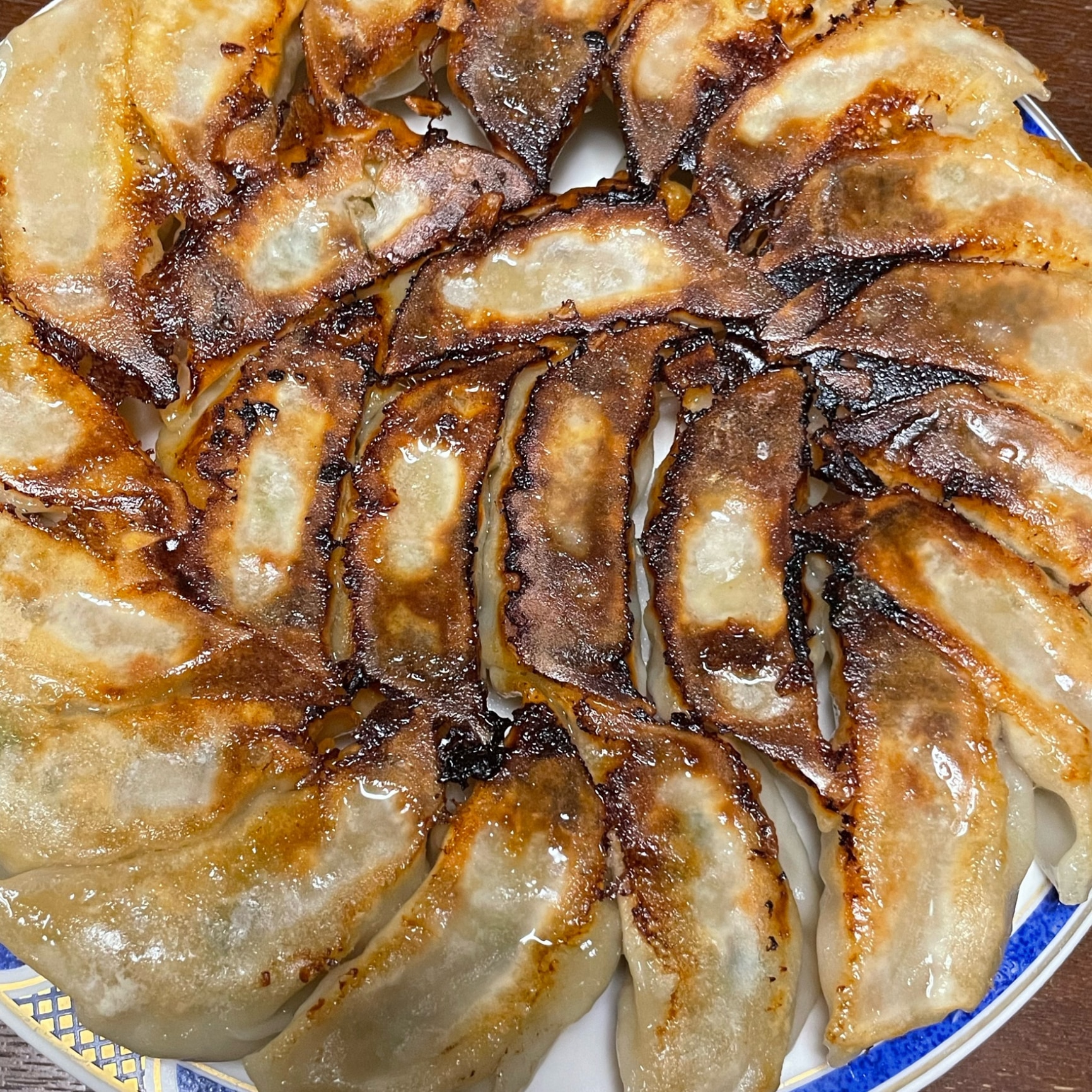 青森県産にんにく 使用 】ジャンボたらふく餃子 20g×100個(2kg) パリッとジューシー! 餃子計画 餃子 ぎょうざ ギョウザ 生餃子 ...