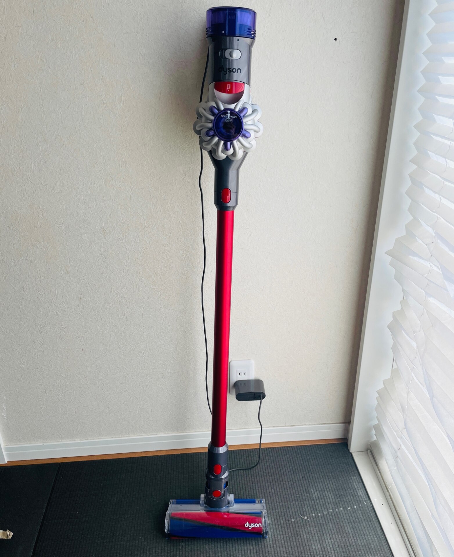 ダイソン Dyson V8 コードレススティッククリーナー SV25FFNI2 掃除機・クリーナー