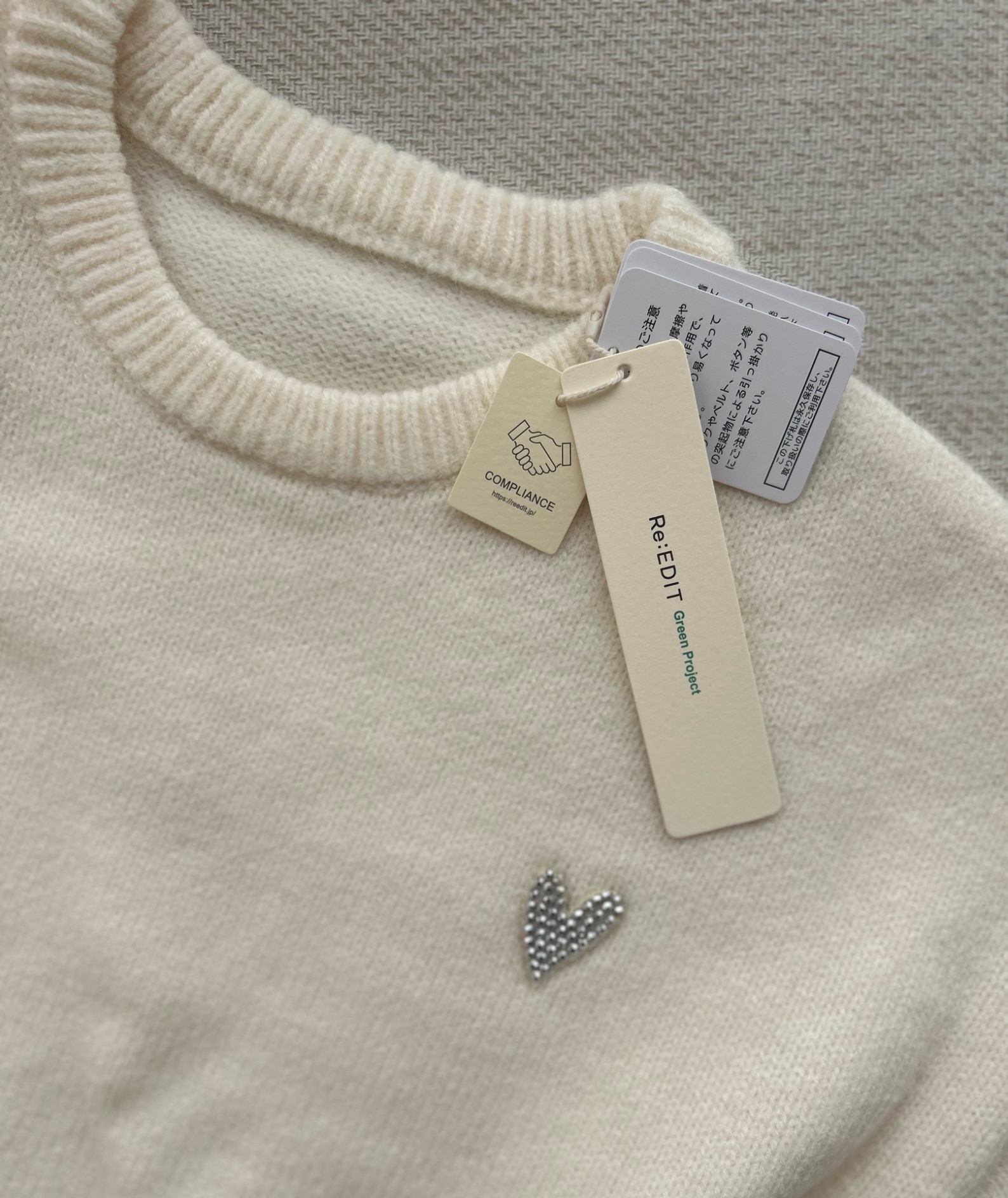 【限定！40%OFFクーポン】アルパカタッチハートワッペン付ニットトップス レディース 秋 冬 リエディ / トップス ニット セーター ハート ビジュー ストーン スウェットライクニット オーバーサイズ アルパカタッチ