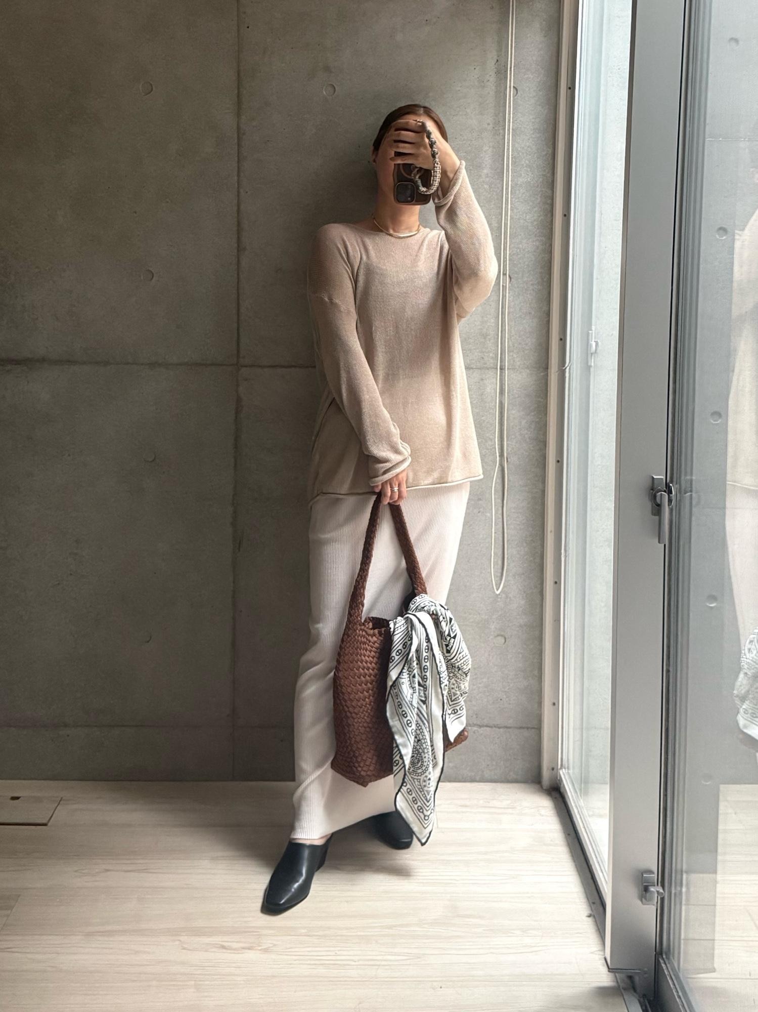 淡目な秋トーンなコーデ。やっぱりニット便利なー。楽ちんな服ばかりでオフの日に良い感じ。スカートはまさかの3着目です。