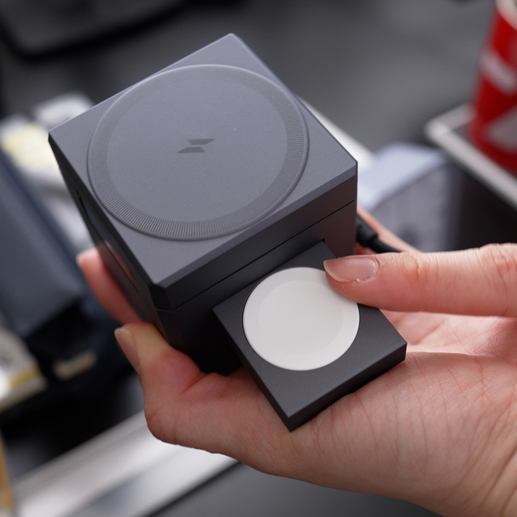 Anker 3-in-1 Cube with MagSafe ワイヤレス充電 Anker 3-in-1 Cube with MagSafe | マグネット式ワイヤレス充電