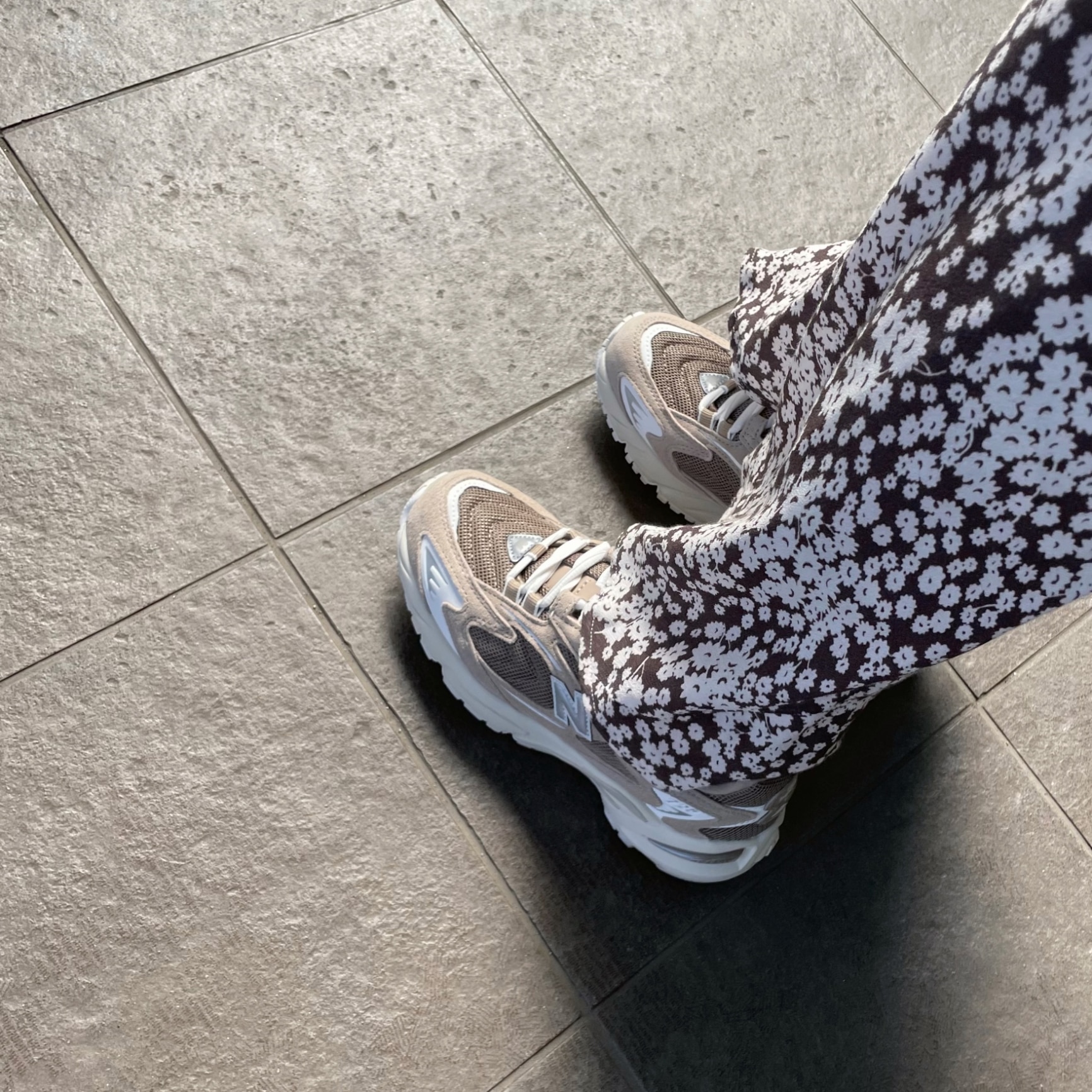 ニューバランス（new balance）（メンズ、レディース）スニーカー 725