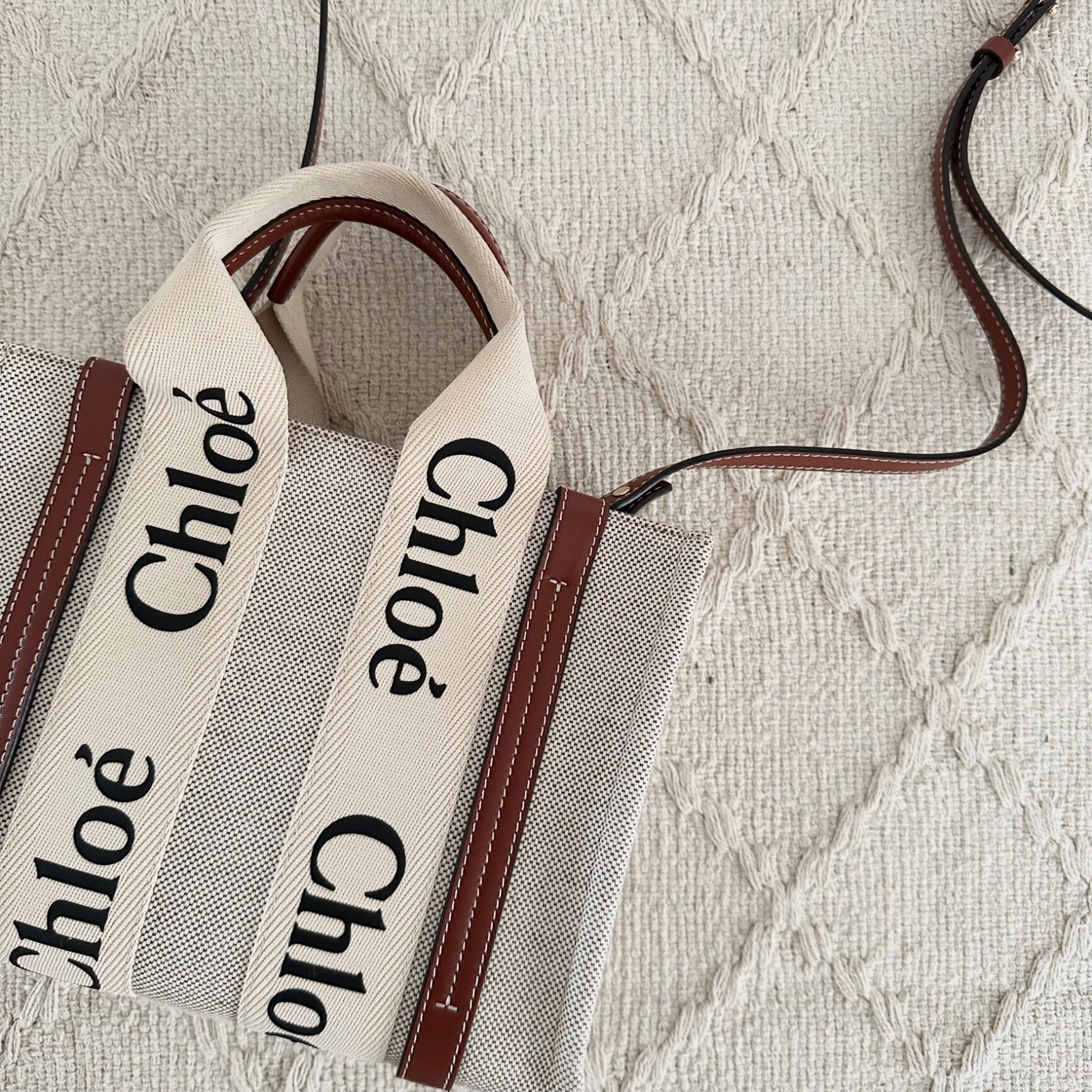 Chloe ウッティ スモル トトハック CHC23AS397L17 26Y Chloe クロエ トートバッグ 2WAY/WOODY SMALL レディース