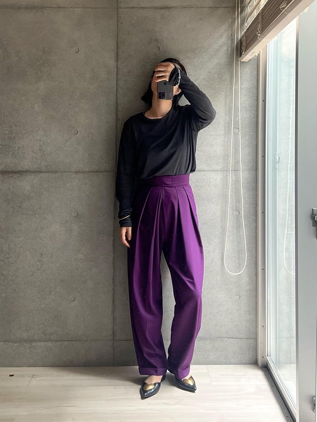 秋、だけど気を抜くとまだ汗ばむ日があるから
やーっぱりこんなシアーカットソーが活躍しちゃう。
これはもはや名品だなあ😩
パンツも好きすぎて出番多すぎ。
めちゃくちゃモト取ってる自信あります🥰
靴もフォロワーさんお揃い続出！
リエディだったかな？同じっぽいアイテム扱ってて
見事にレビューが全員⭐️5…いやほんといい靴！

#高見え #2023秋冬 #秋コーデ #大人カジュアル #シンプルコーデ #高身長女子 #韓国ファッション #プチプラコーデ #シアートップス 
