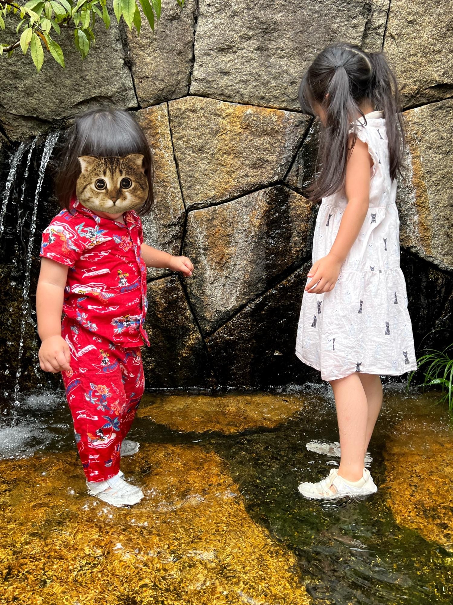 シンプル顔でコーディネートに使いまわしやすい、イフミーのウォーターシューズ。
水遊びしたい！ってなったら予定外でも、イイよと言ってあげられるママも子どもも喜ぶ靴。
お気に入りすぎてお揃いです。来年もきっとお揃い。

#サンダル #フラットシューズ #キッズファッション #イフミー #ベビーファッション #買ってよかった