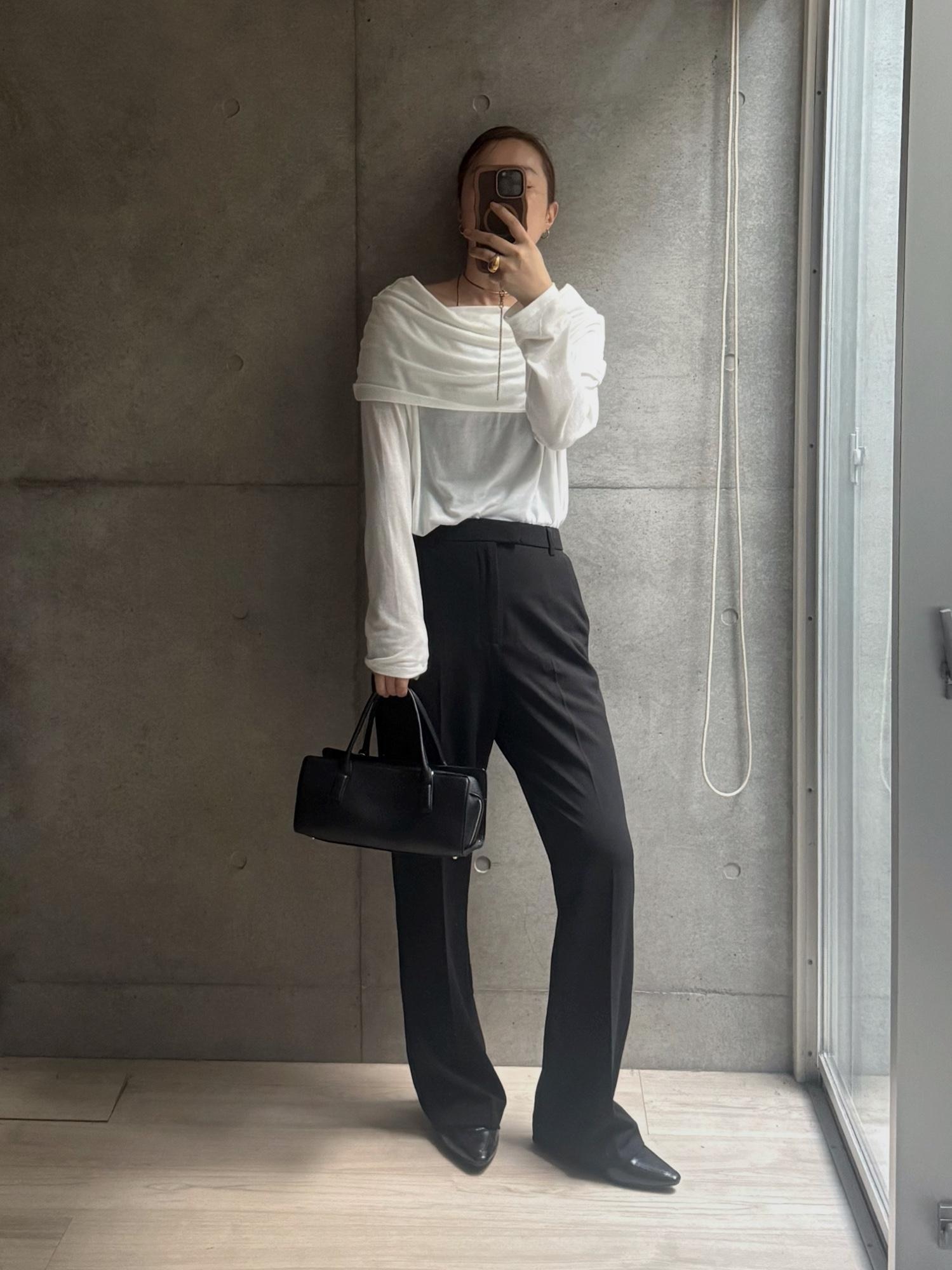 いやーこのパンツ、単品でもさっき投稿したしたけどほんとすごい。脚長効果半端ない。この格好で来週会社行こうかな。やっぱりスタイル良く見えるってバイブス上がる。